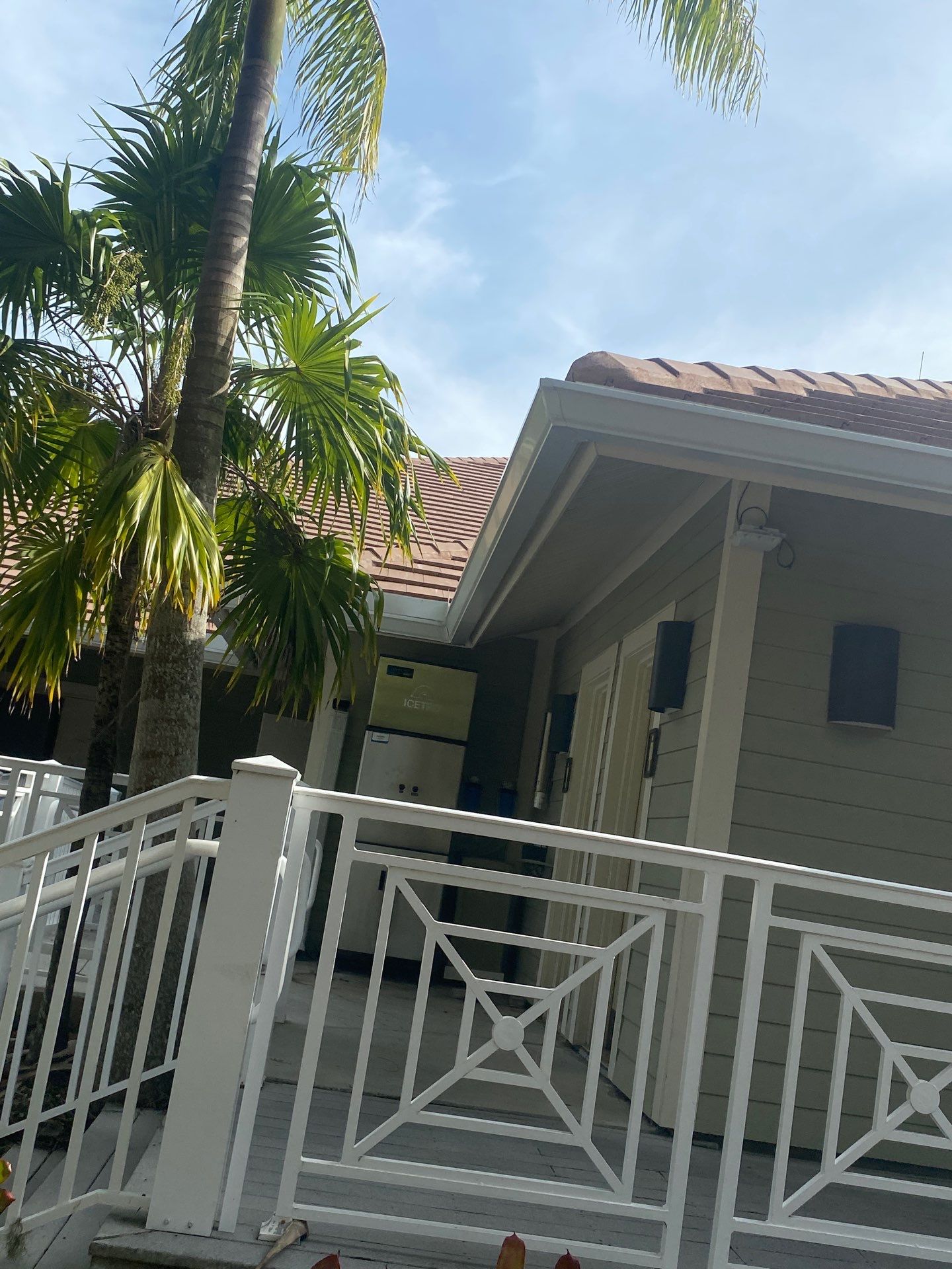7-Inch Smooth Box Seamless Gutters using smooth box gutters in Fort Myers FL by Gutter Professors