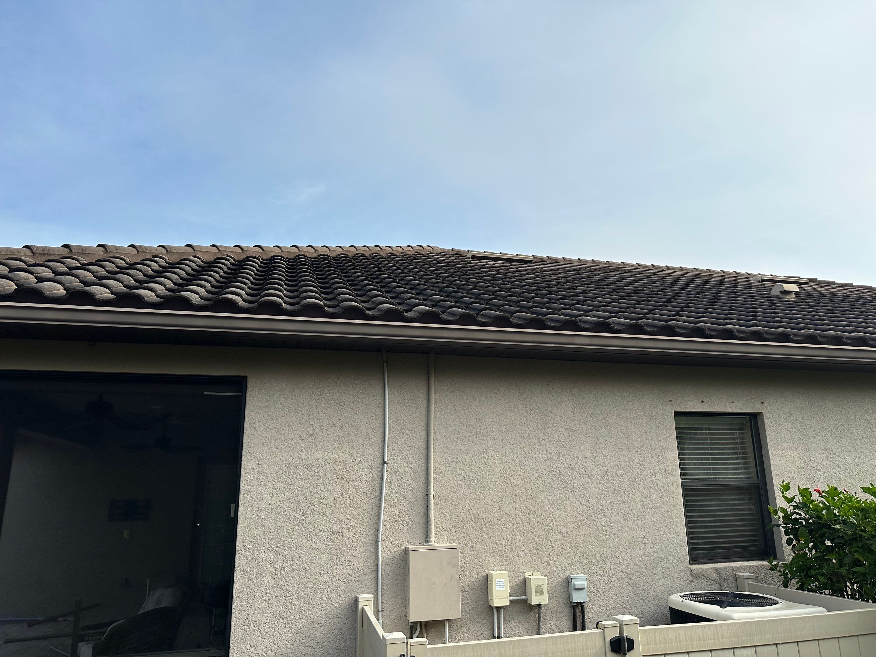 Concrete Tile Roof, Paver Pool Deck, Screen Enclosure & Driveway Cleaning in Artisan Lakes Esplanade, Palmetto, FL | Sunshine AquaWash by Sunshine AquaWash