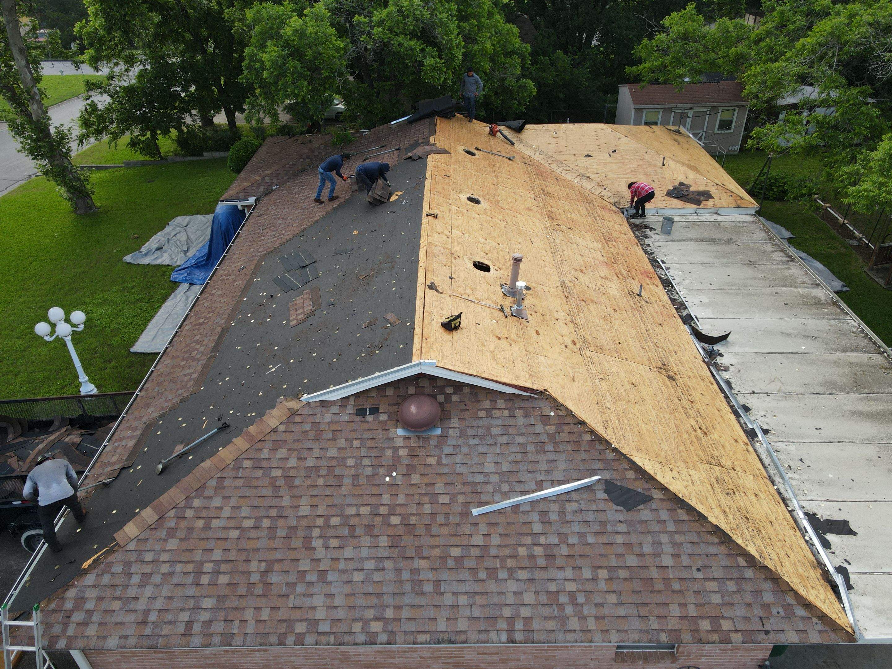 Residential Roofing Installation using Owens Corning Oakridge by Lighthouse Contractors