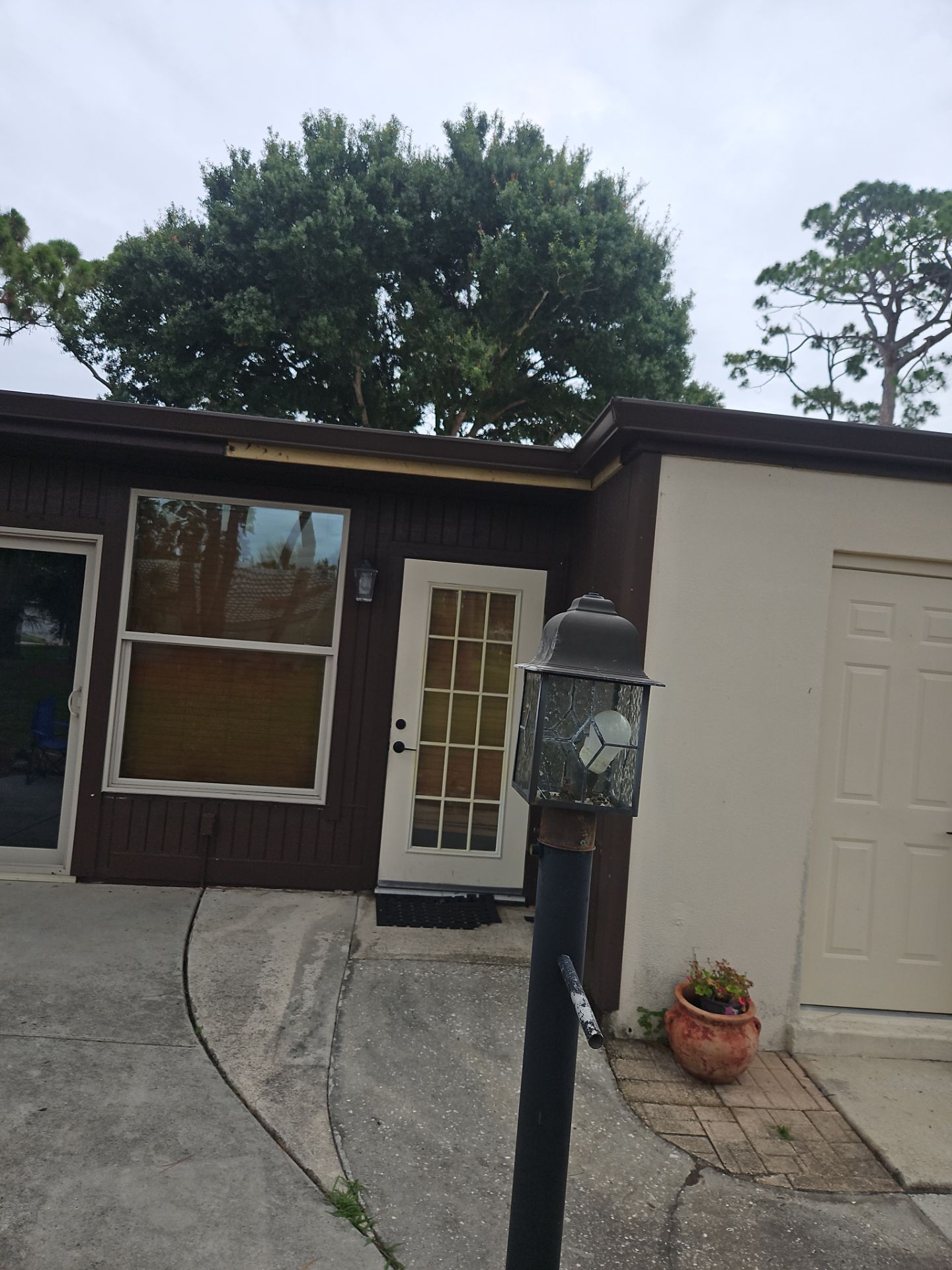 Seamless Aluminum Gutter Installation using Musket Brown Seamless Gutters in Nokomis FL by Gutter Professors