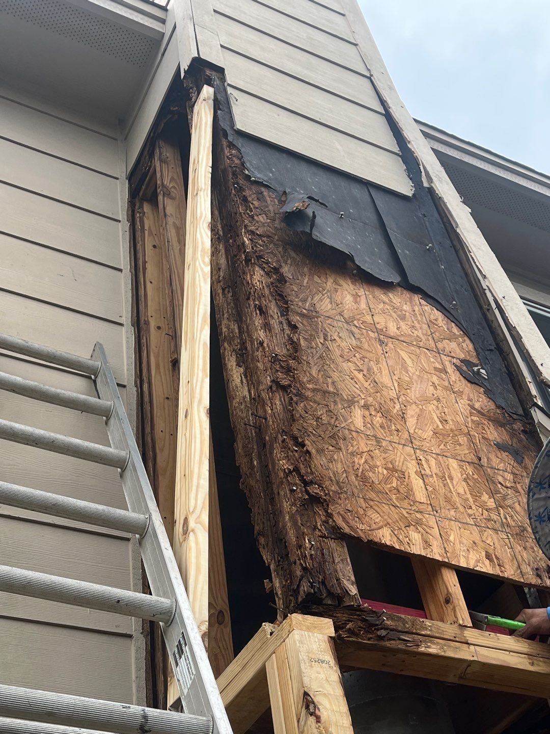 How Bayfront Installs Hardie Siding by Bayfront Roofing and Construction