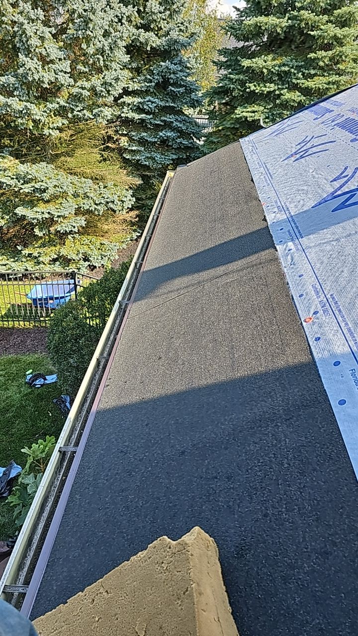 ATLAS PINNACLE COLOR: WEATHERED WOOD by Eagle Eye Roofing