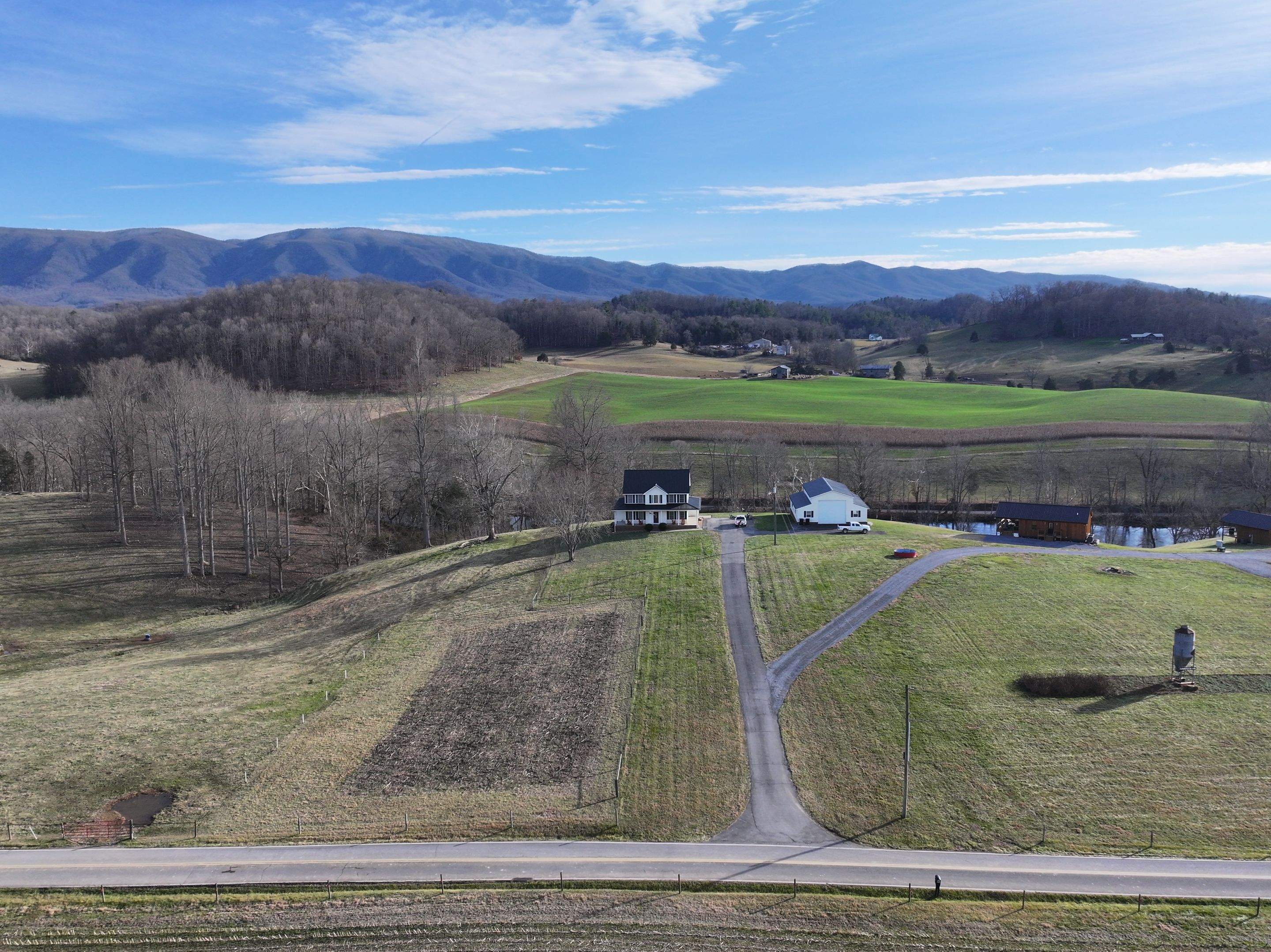 Cogan Residence by Omnia Roofing