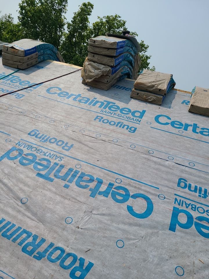 Alexandria - Certainteed Landmark Weathered Wood Shingles by RM Banning, Inc.