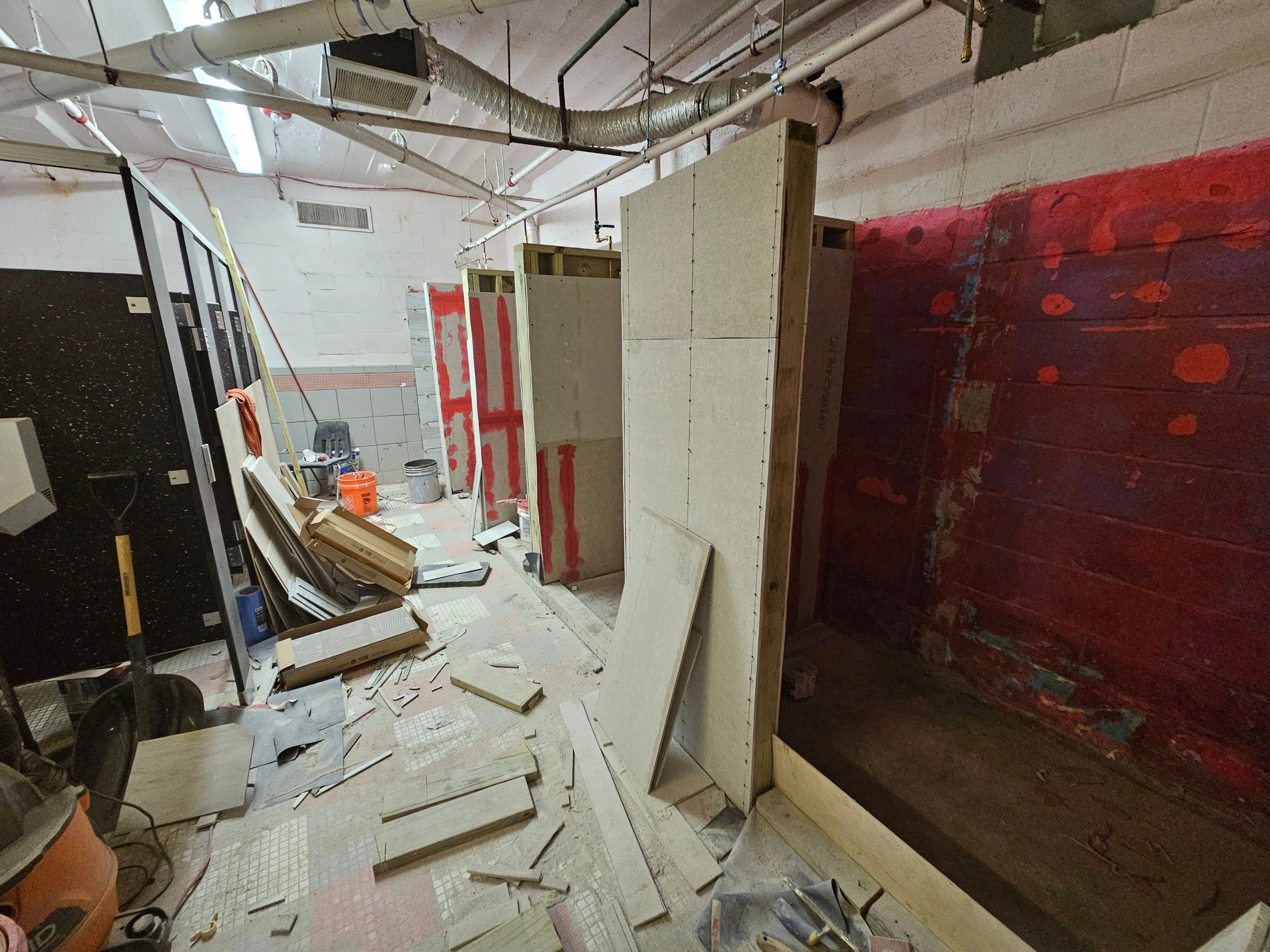 Showers & Storage by EL-GC LLC 