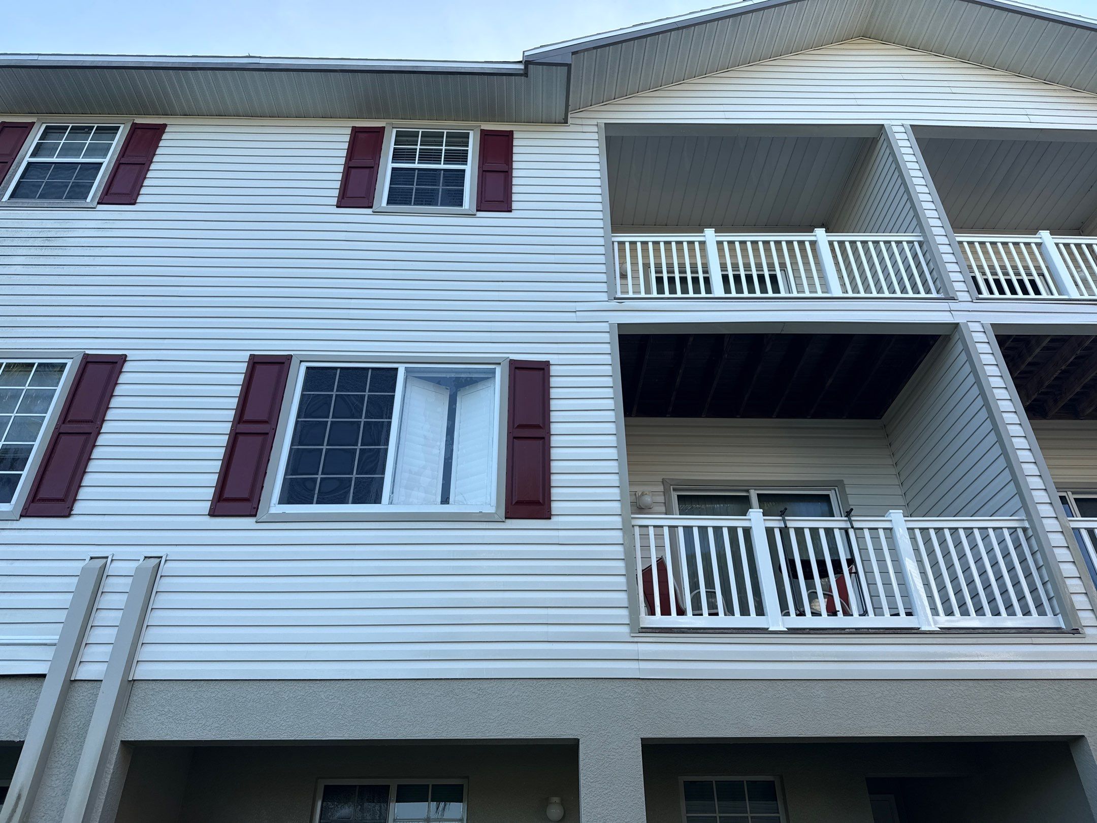 3-Story Townhome House Wash Near Manatee River | Riverbay Townhomes, Palmetto, FL by Sunshine AquaWash
