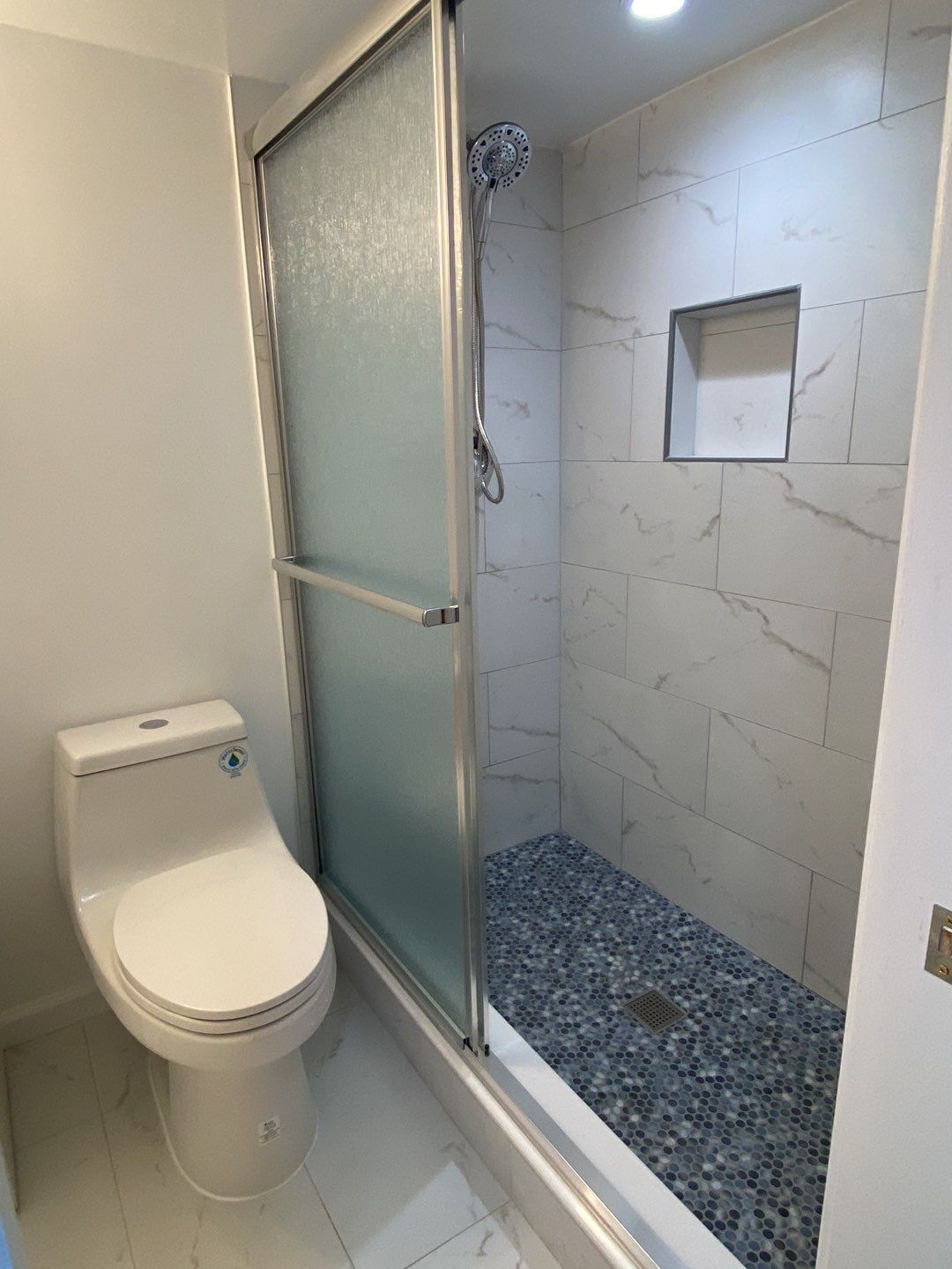 Full bathroom Installtion  by Jesus Master Handyman LLC 