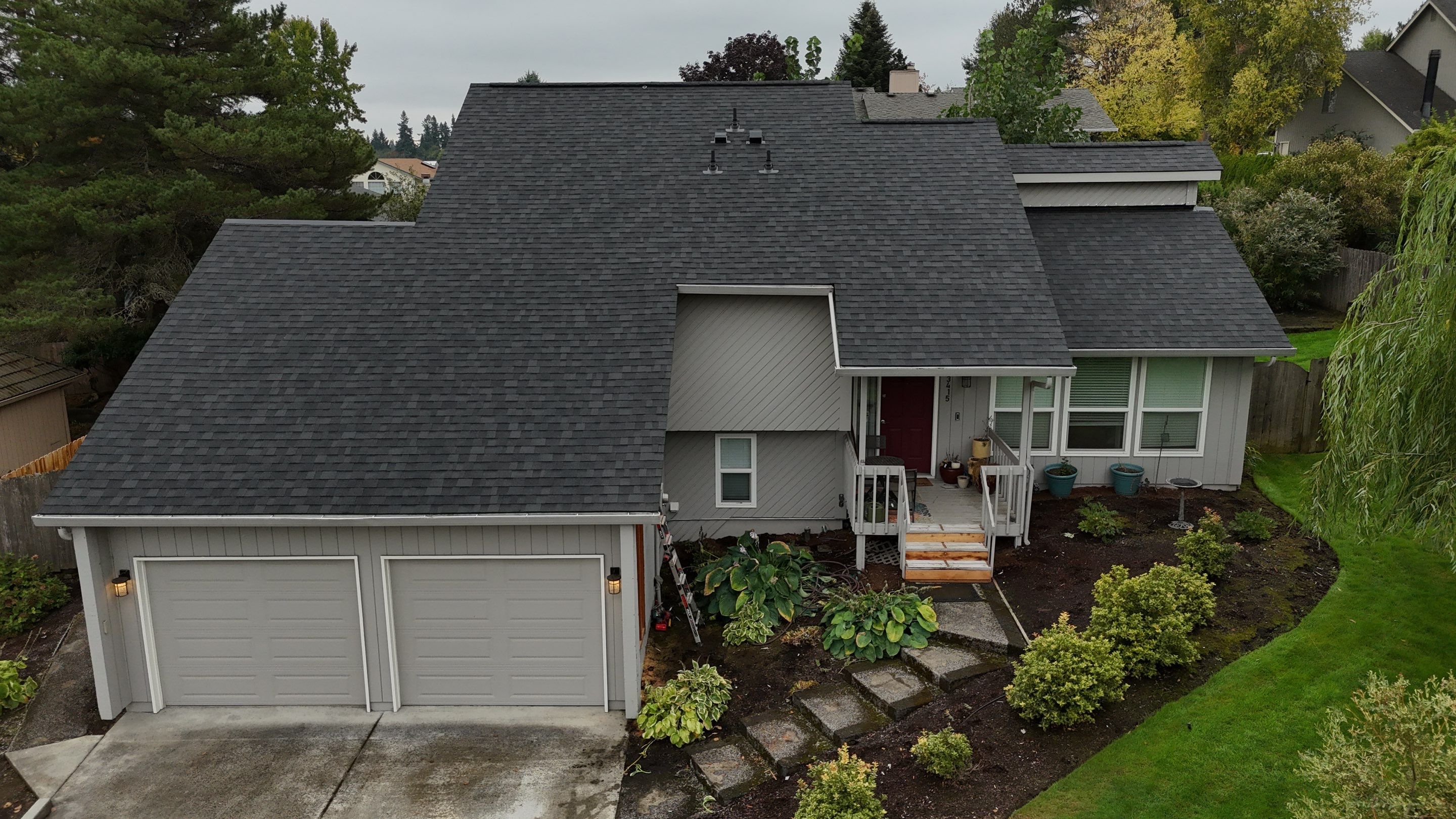 Onyx Black | Roof Replacement in Ridgefield, WA 98642 by Valiant Roofing, LLC