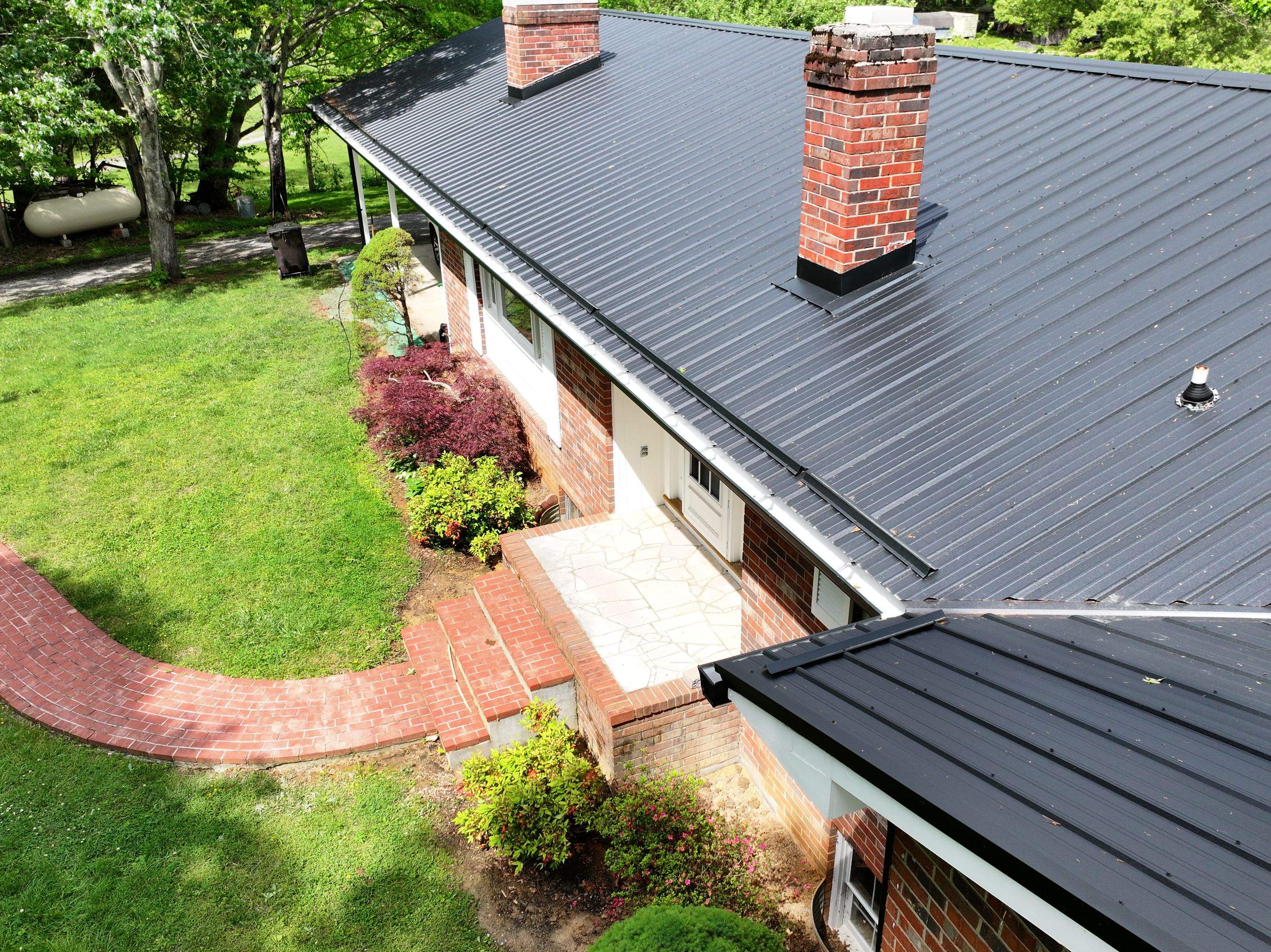 Roles Residence by Omnia Roofing