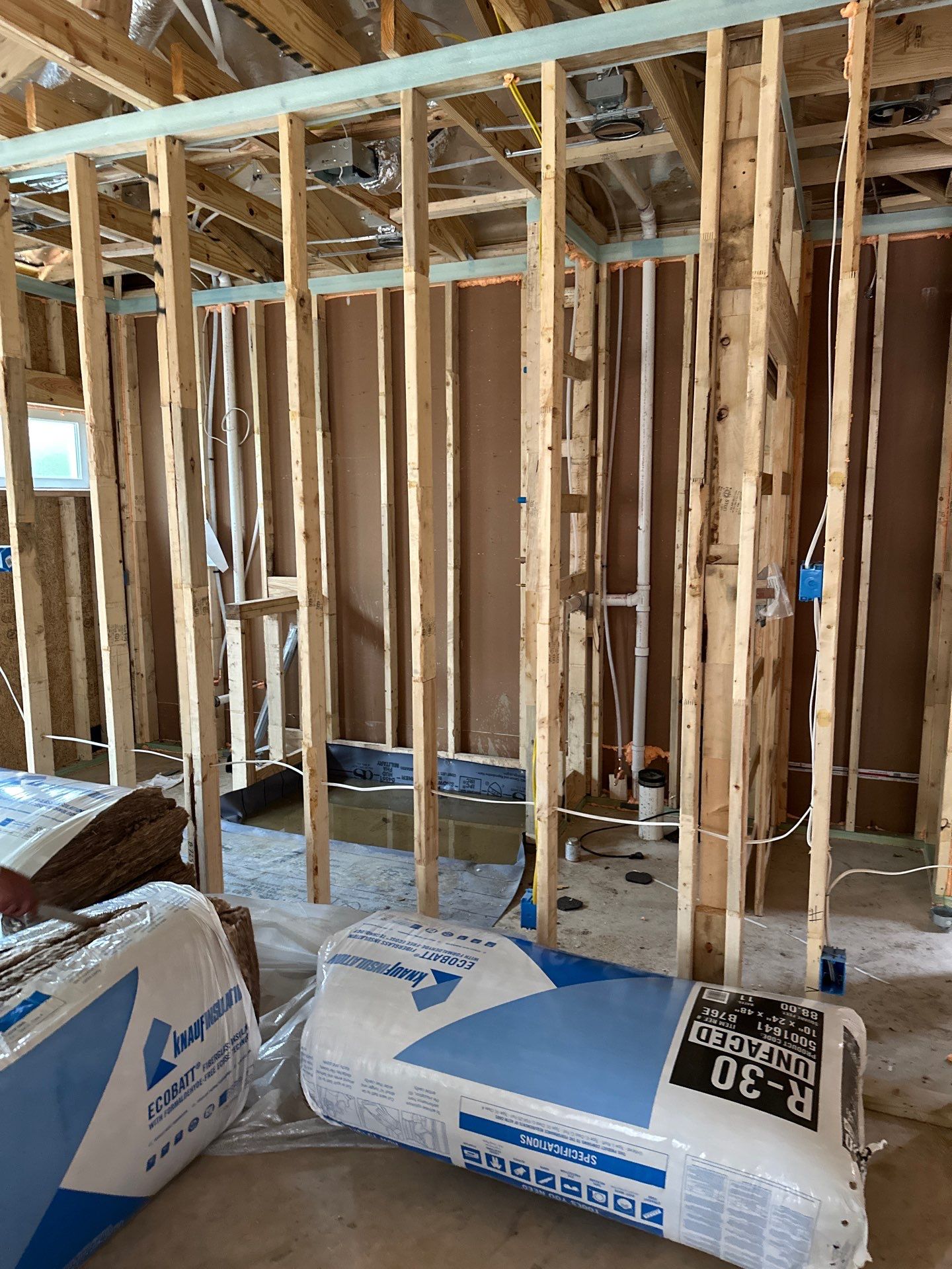 Batt install on Dallas home garage addition with a living suite.  by Apex Insulation Solutions