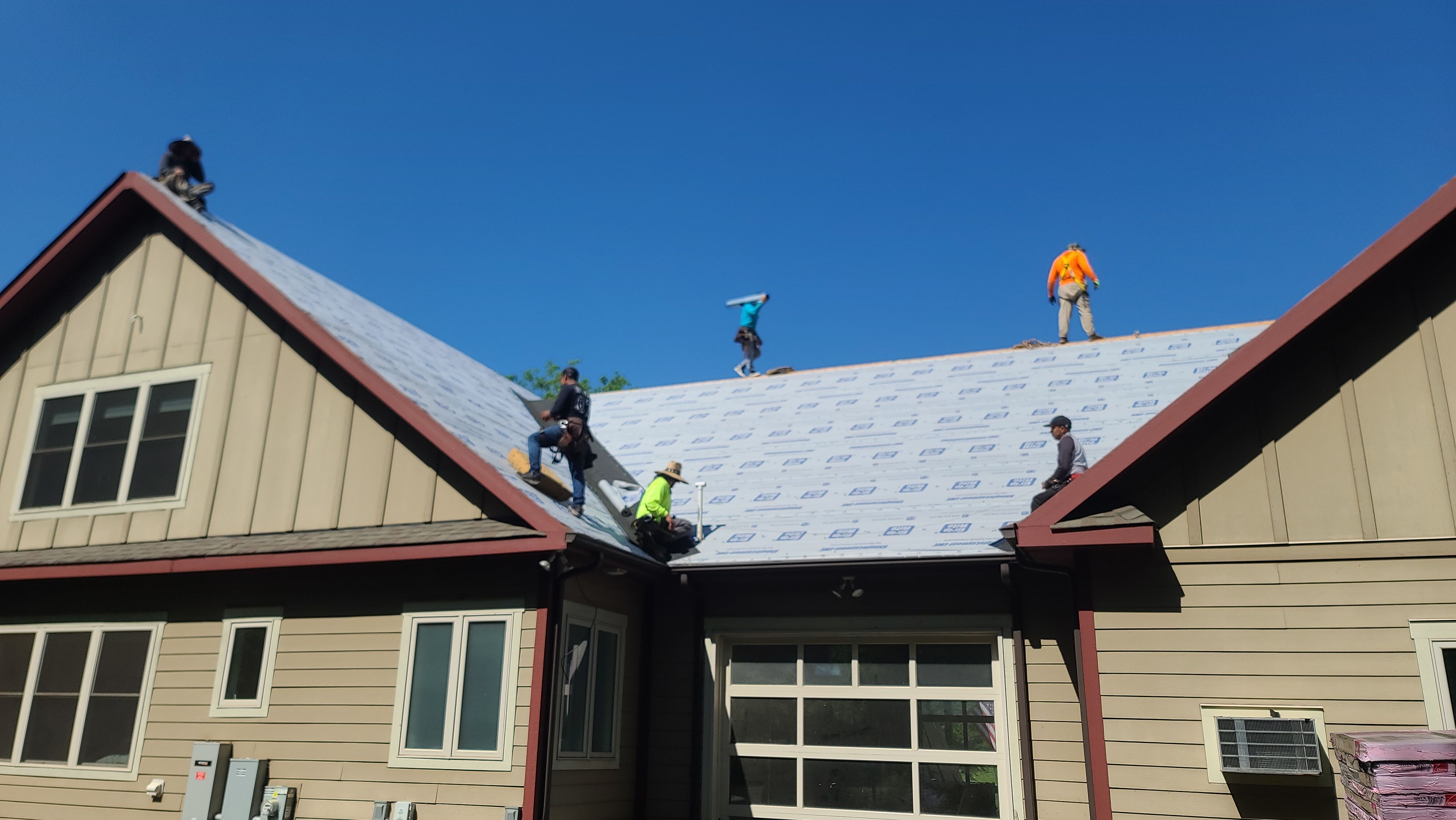 Tony's roof by BROCK BUILDERS 