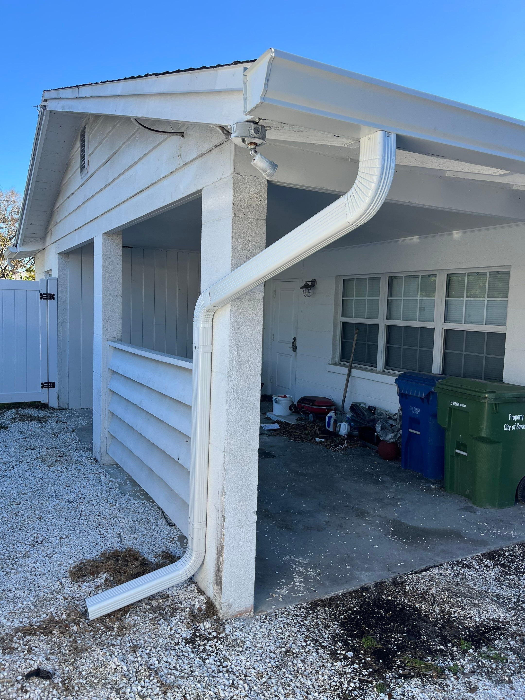 White Seamless Gutters using K-Style Seamless Gutters in Sarasota FL by Gutter Professors