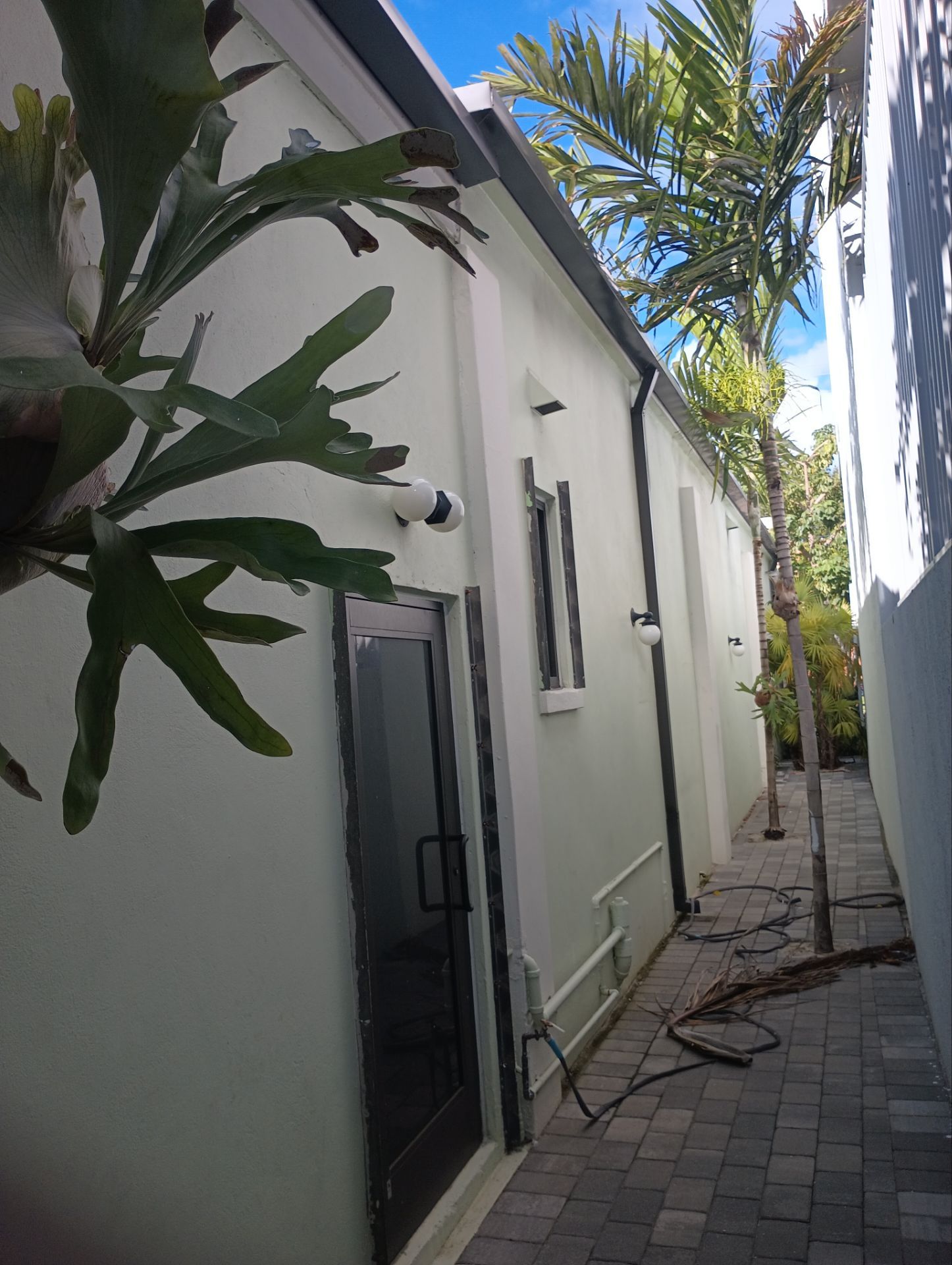 HERNAN BAS by Souffront Construction & Engineering