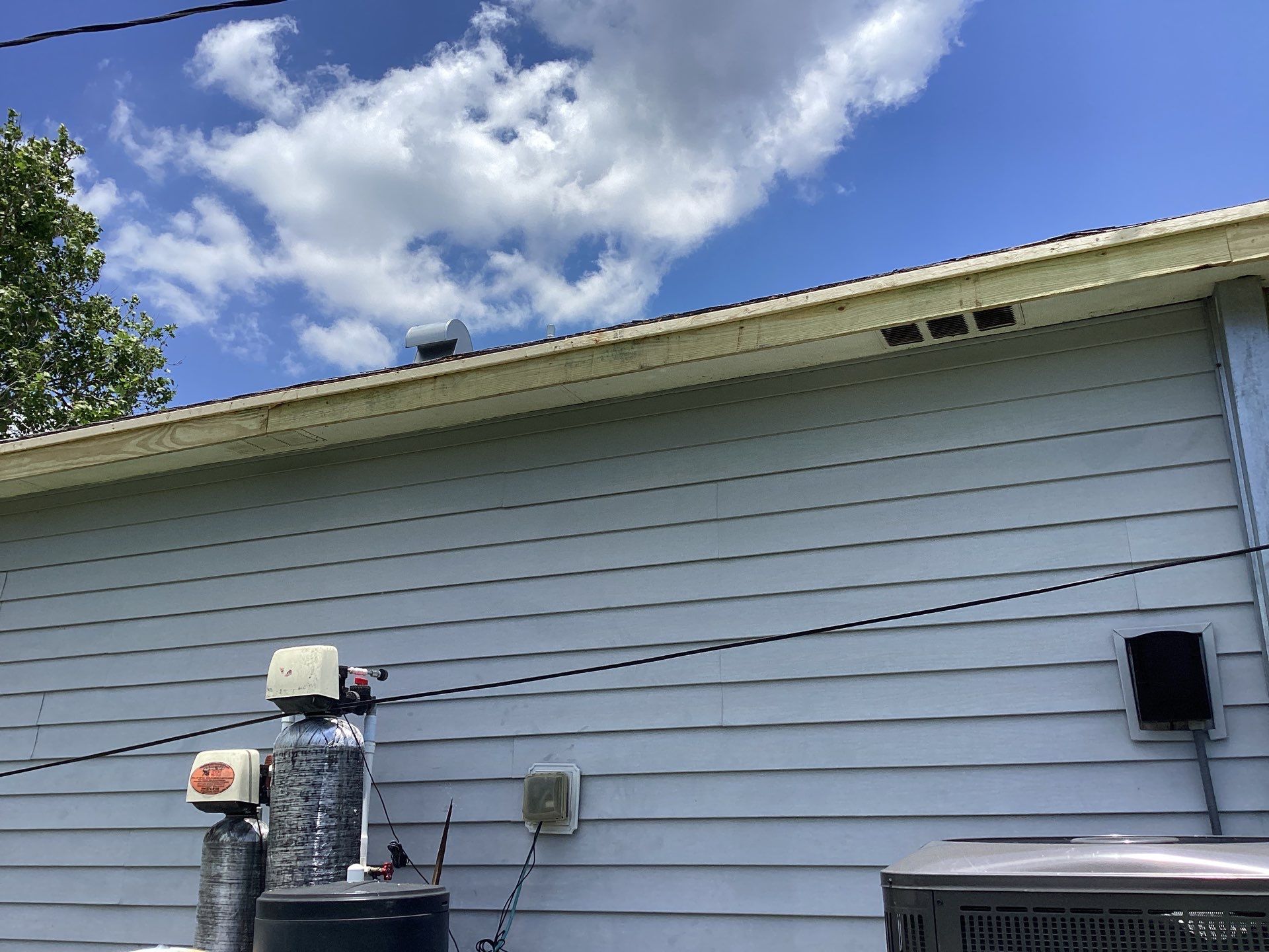 Aluminum Seamless Gutters using Splash Guard in Cape Coral FL by Gutter Professors