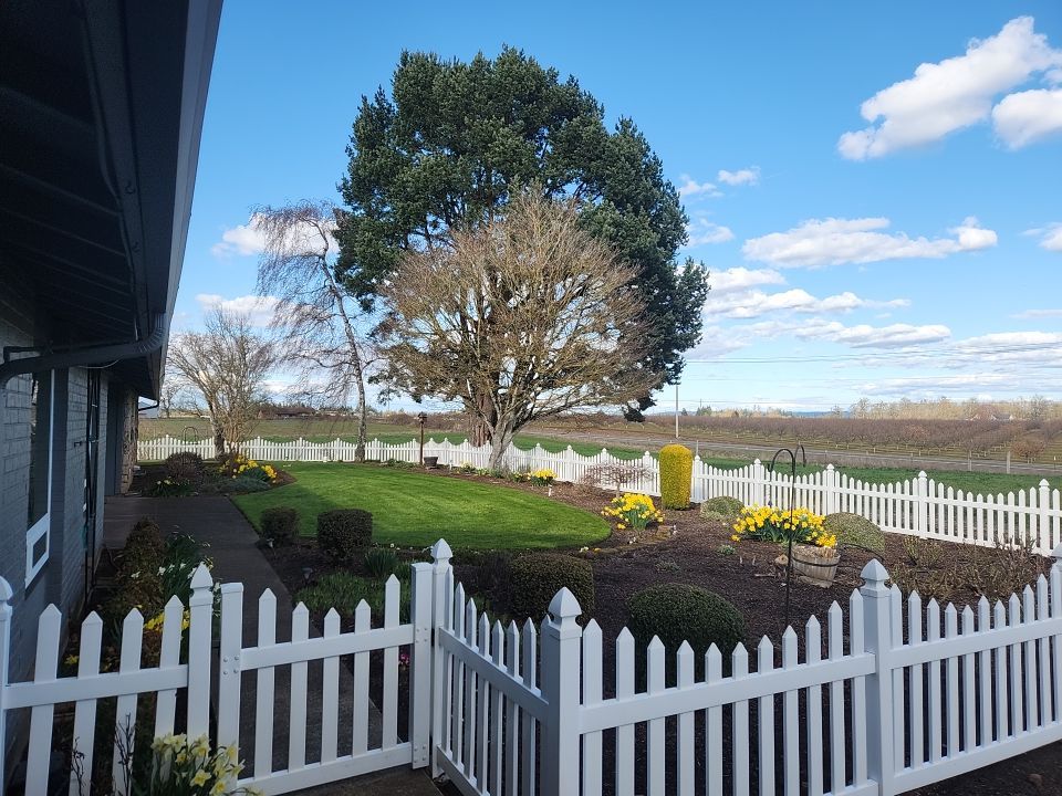 Vinyl Fence Wash using Soft wash solution by Willamette Outdoor Wash LLC
