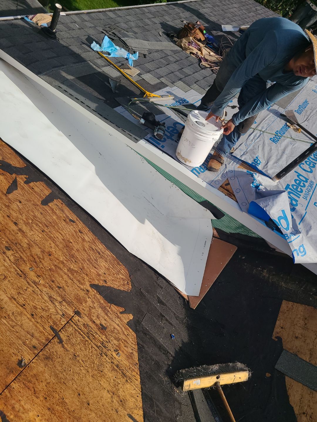 Falls Church: Roof Replacement with CertainTeed Landmark Pro in Max Def Pewterwood by RM Banning, Inc.