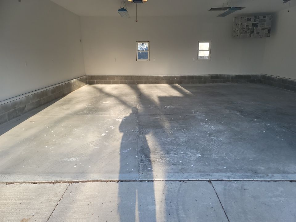 Flake Garage Floor Coating in Bondurant by Revival Concrete Coatings