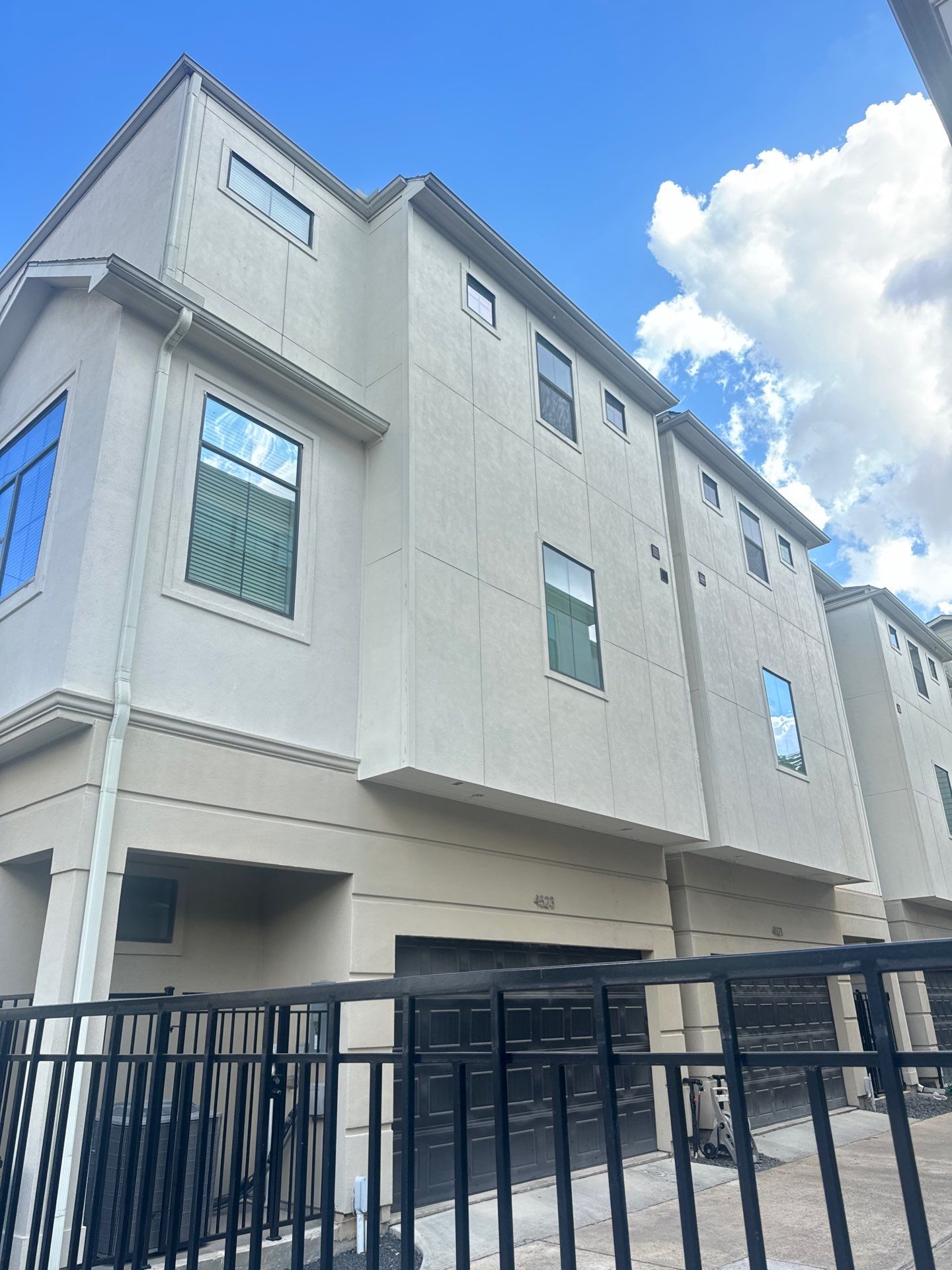 3 Story Condo Leak Repairs by Associates Roofing Unlimited