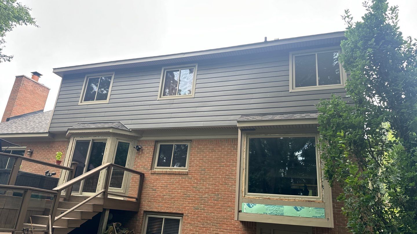Roof Replacement using Owens Corning Peppercorn and Siding Replacement using Ascend Charcoal Smoke by 180 Contractors