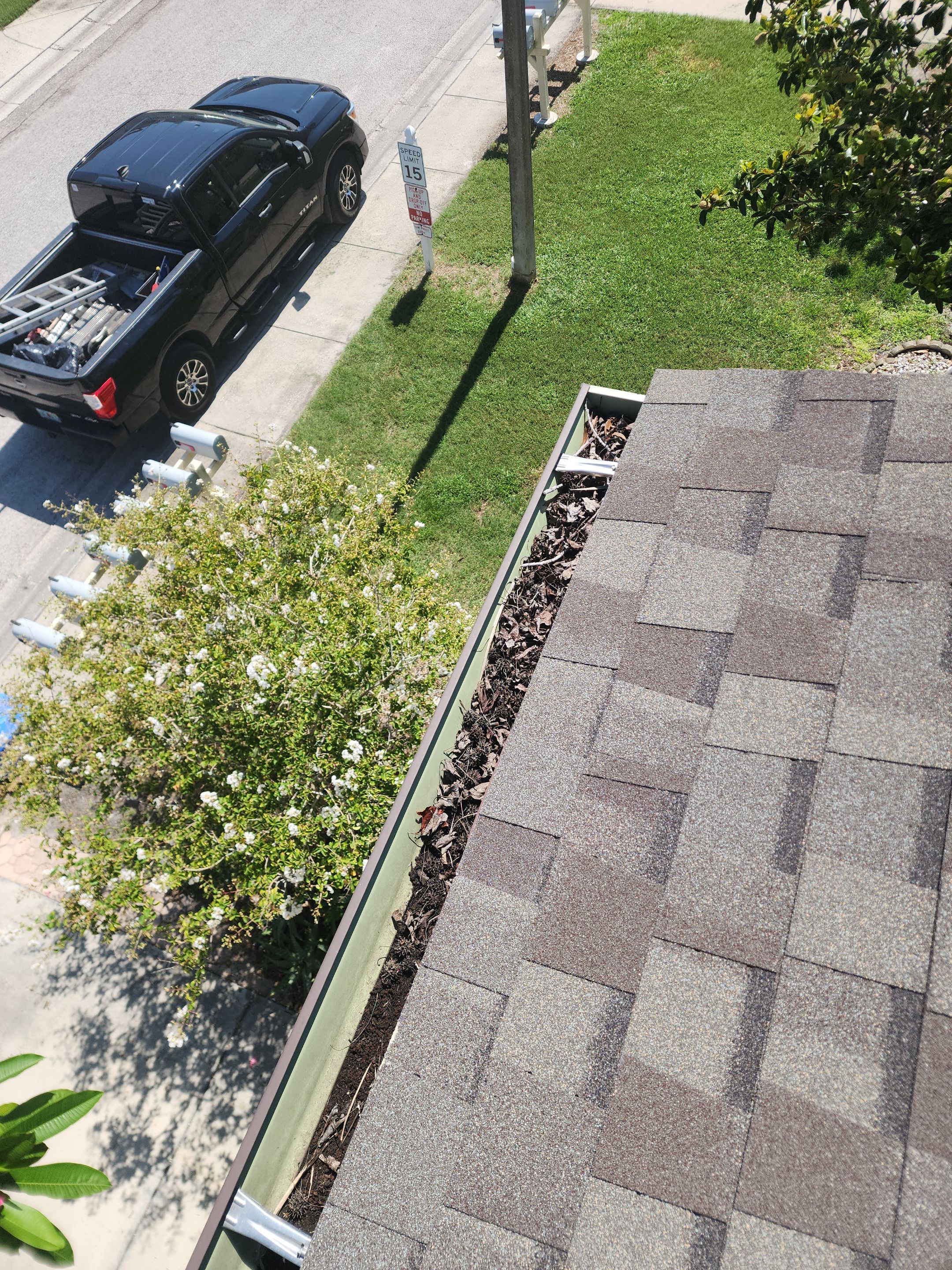 Pinellas Park  gutter cleaning job, Job done, gutters at a residential location