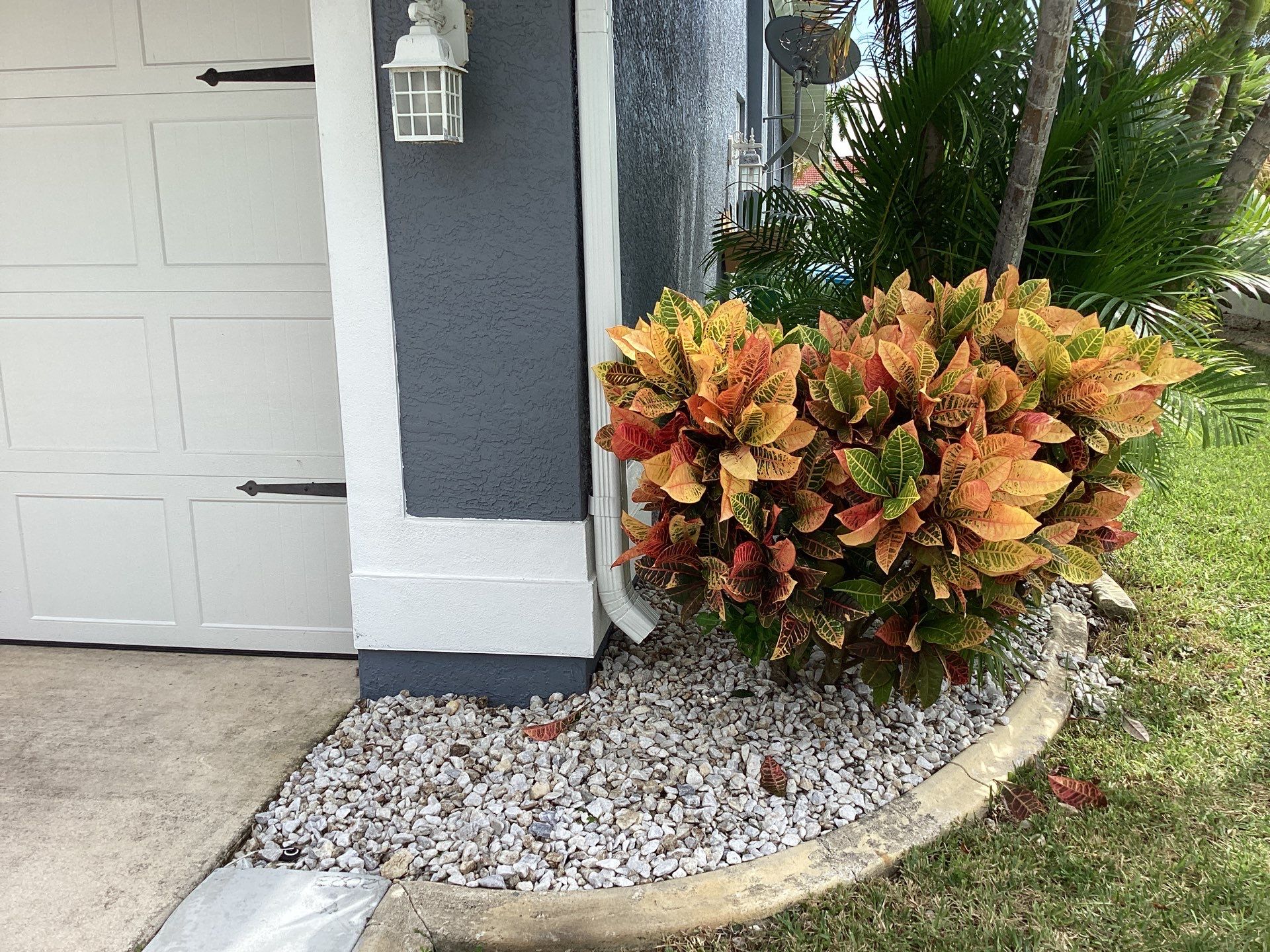 White K Style Seamless Gutters using Aluminum Seamless Gutters in Cape Coral FL by Gutter Professors