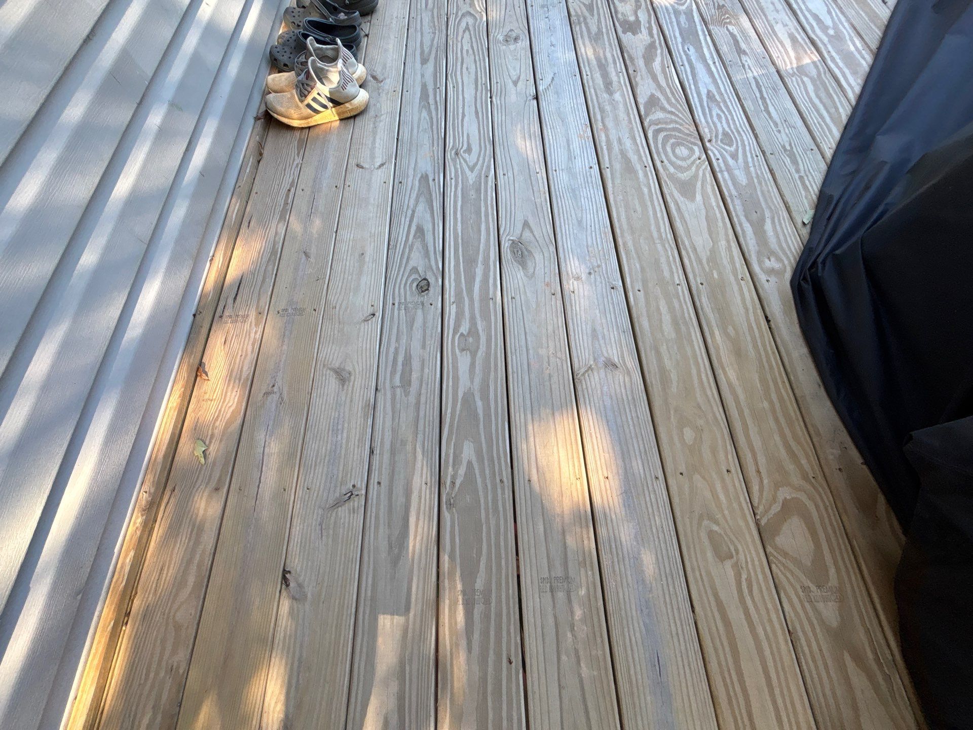 Wood Deck using Wood Sealant by DuraSeal
