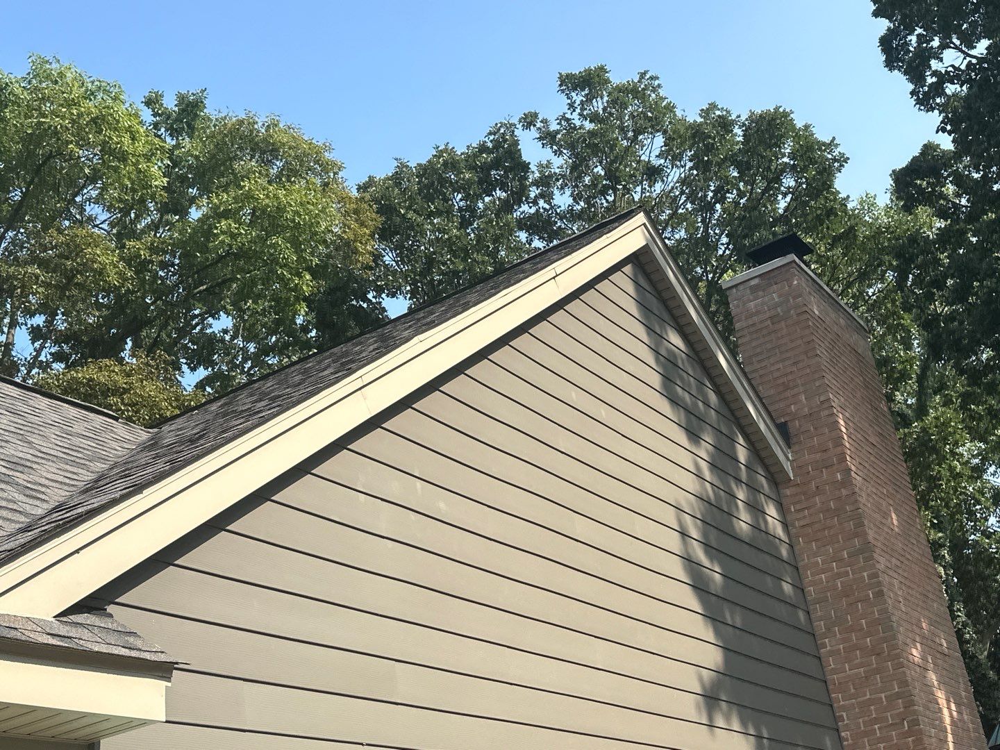 Roof Replacement using Owens Corning Peppercorn and Siding Replacement using Ascend Charcoal Smoke by 180 Contractors