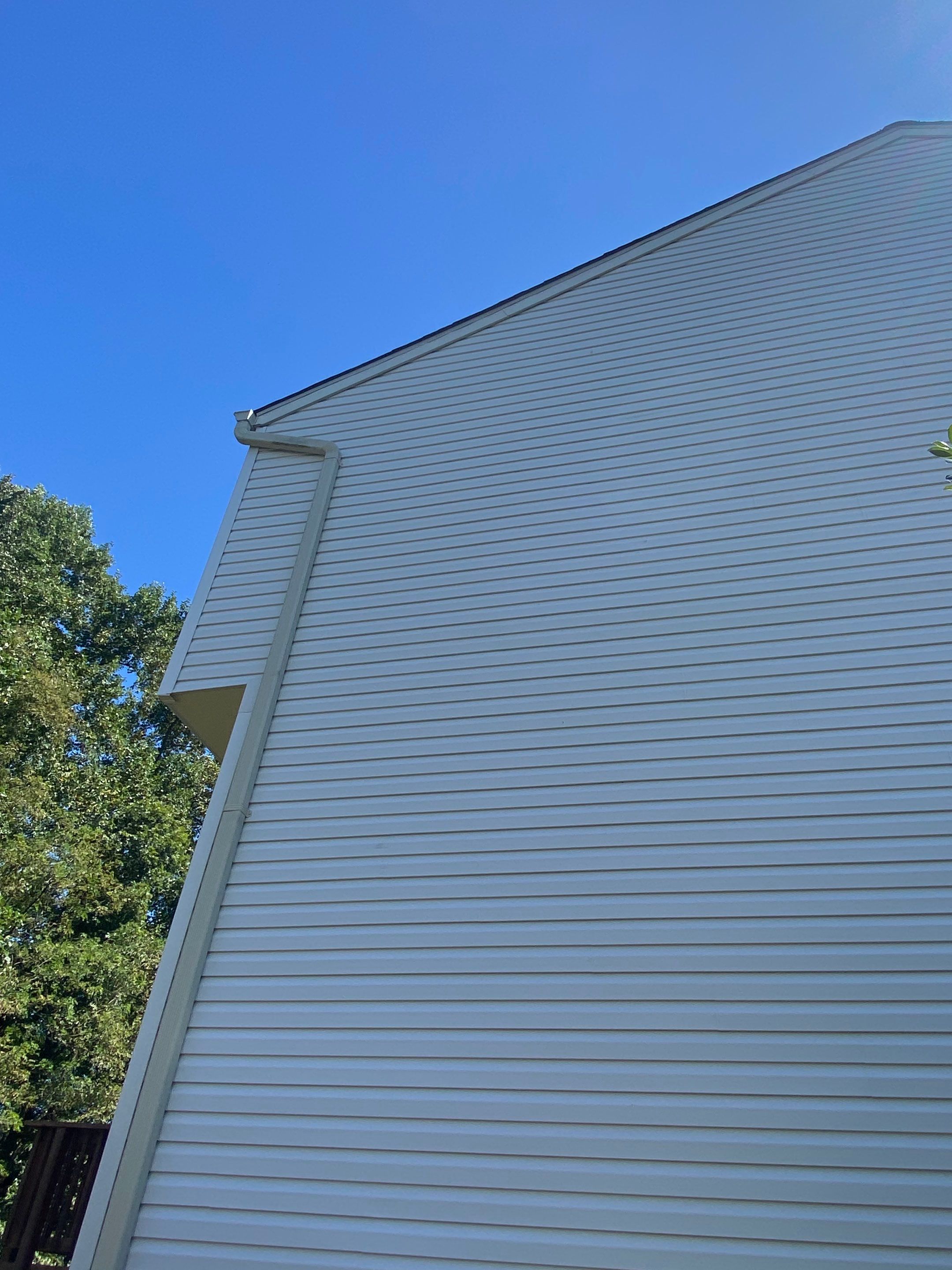 Woodbridge: Siding Replacement with Mastic Ovation Vinyl siding in Linen  by RM Banning, Inc.