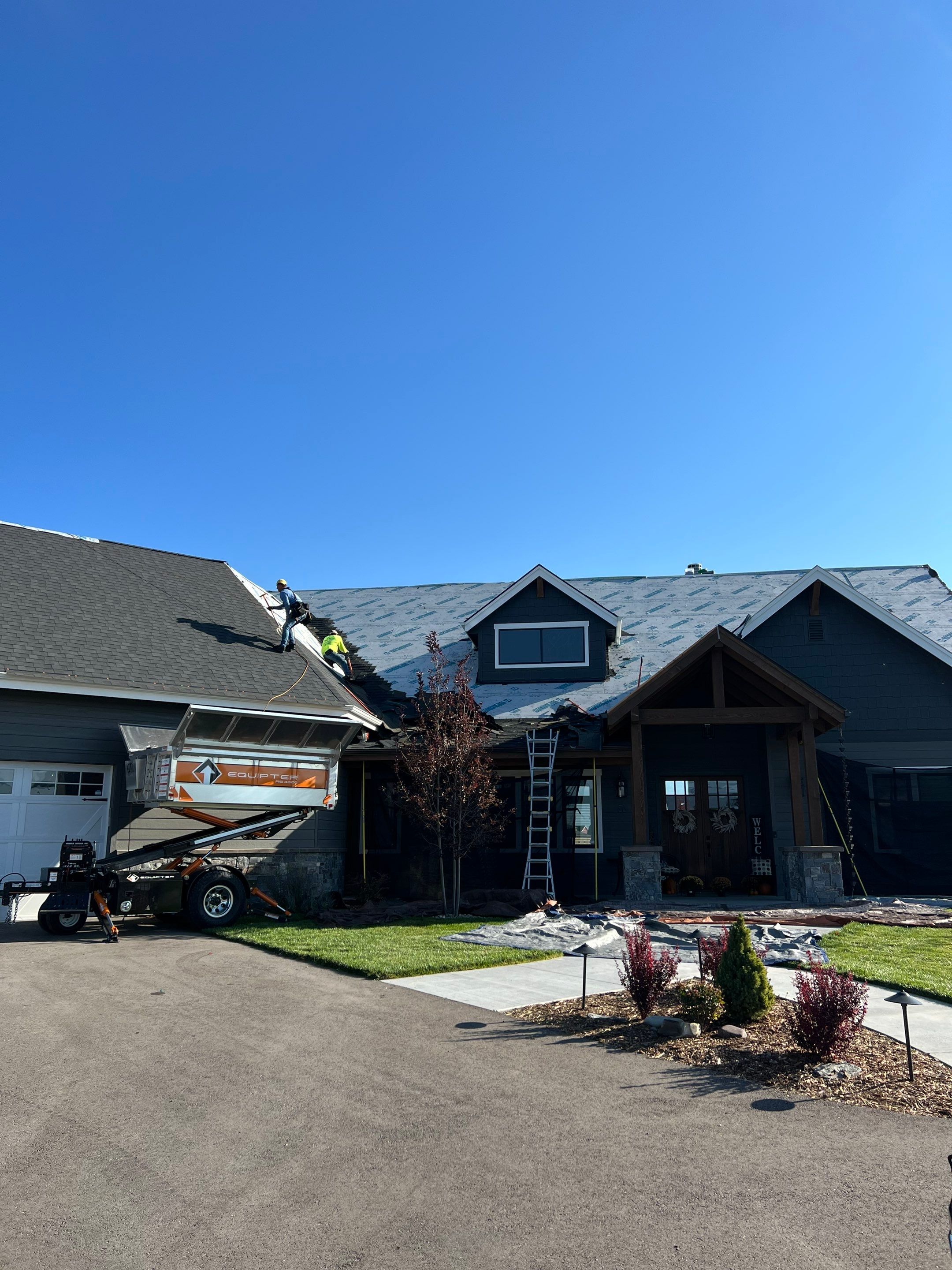 Owens Corning TruDefinition Duration - Onyx Black by Montana Roofing Solutions