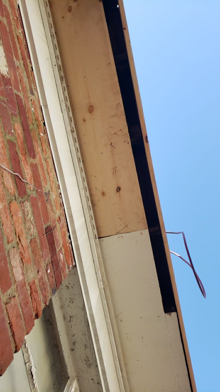 Arlington: CertainTeed Landmark Pro Designer Shingles in Max Def Burnt Sienna by RM Banning, Inc.