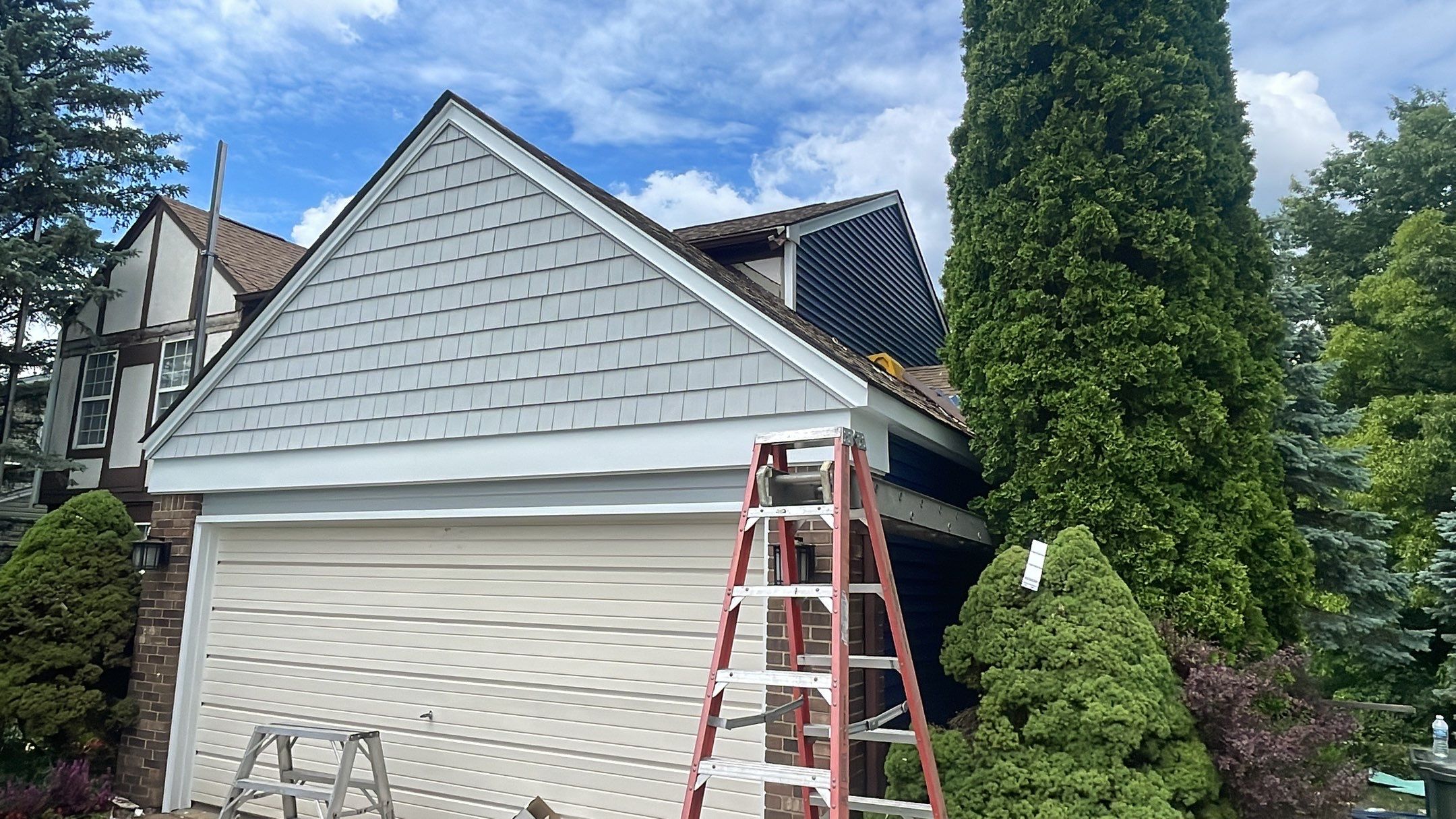 Siding Replacement using CertainTeed Restoration Classis D4 by 180 Contractors
