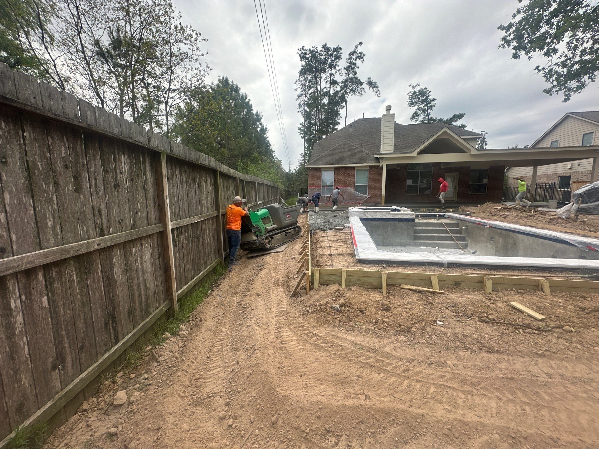 Pool, Patio Cover and Summer Kitchen in Creekside by SophAlx LLC