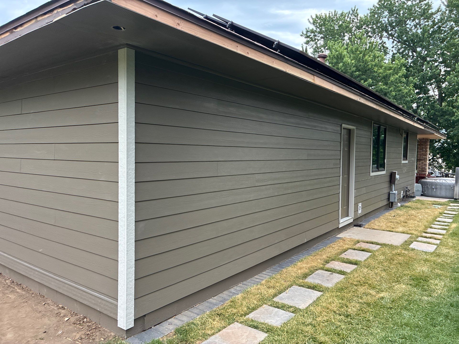 Bellevue Home Exterior Upgrade with James Hardie Siding and Windsor Windows by Carps Complete Exteriors
