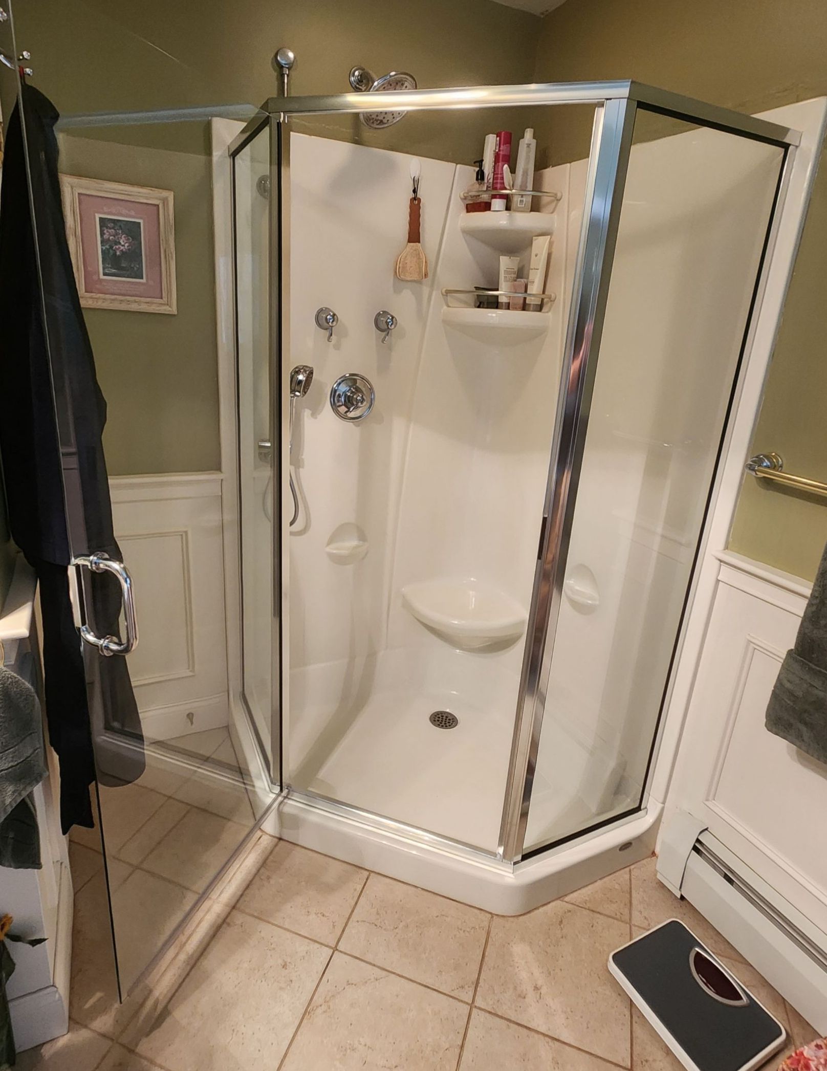 Shower using Alumax Shower by Cheshire Glass Company