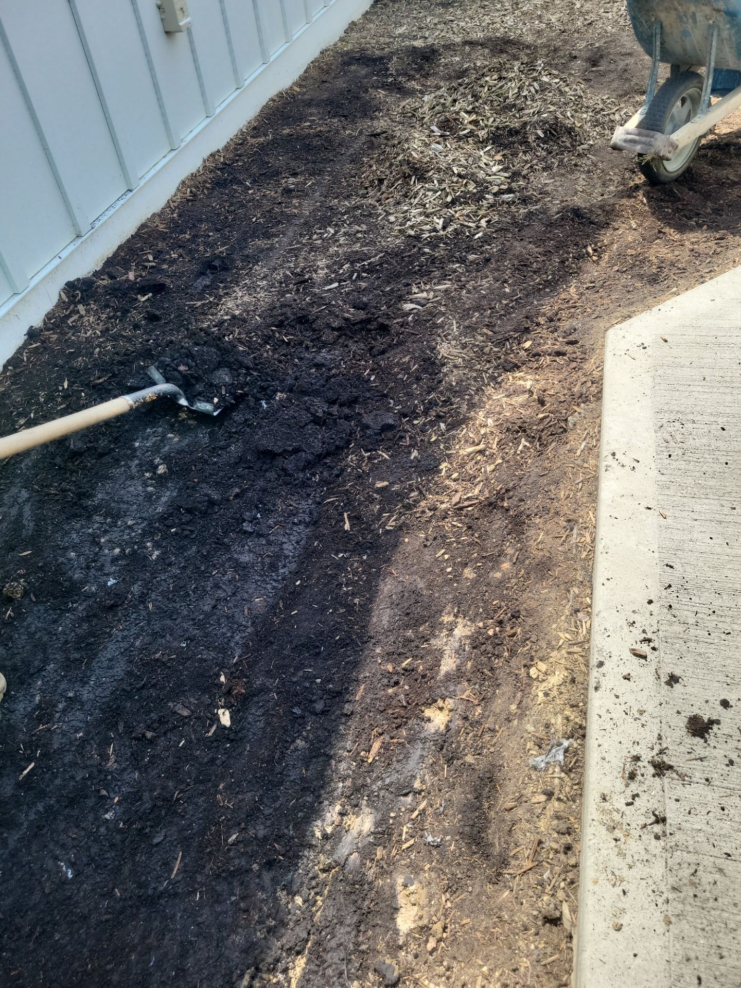 MI Development Homes Turf Side Yard in New Albany by Southwest Greens Midwest
