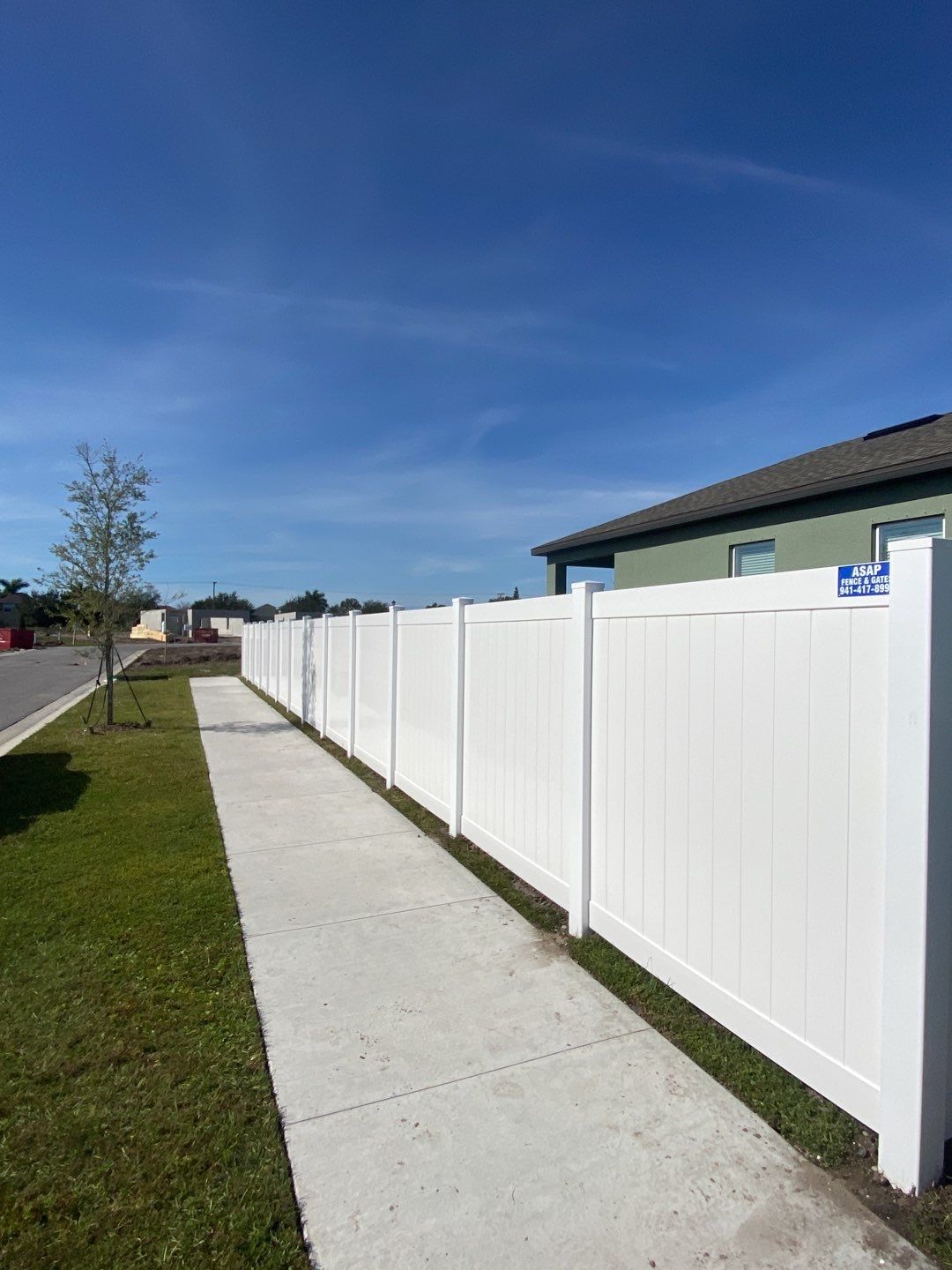 Ruskin, FL  6 ft. Tall White Vinyl Privacy Fence  by Asap fence and gates, LLC