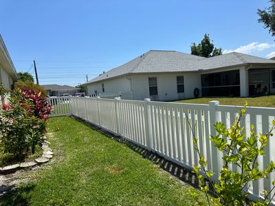 White Vinyl Picket Fence using 4Ft White Vinyl Picket Fence