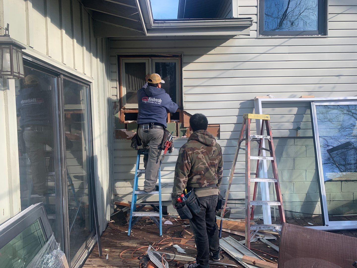 White Craneboard Siding and Heartland Window Installation in Parkville by EEC Windows, Siding & Roofing