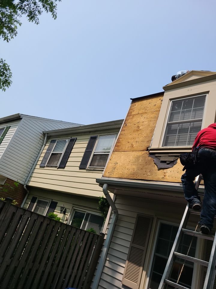 Alexandria - Certainteed Landmark Weathered Wood Shingles by RM Banning, Inc.
