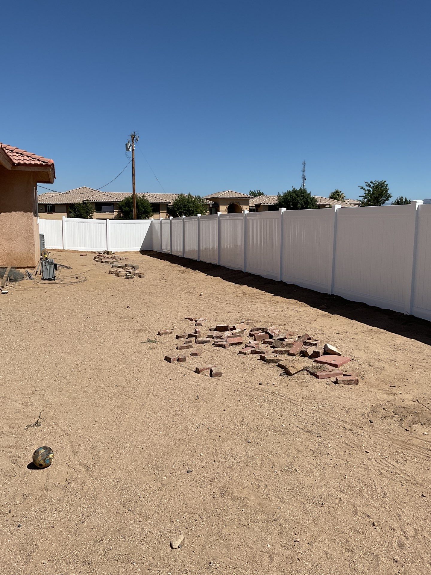 Fence Installation using vinyl pickett by Fence Guys Inc.