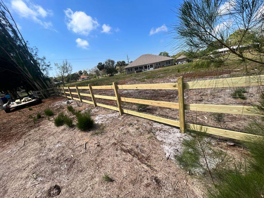Custom Wood Farm Fence with Welded Wire Mesh in Nokomis by True Fence LLC