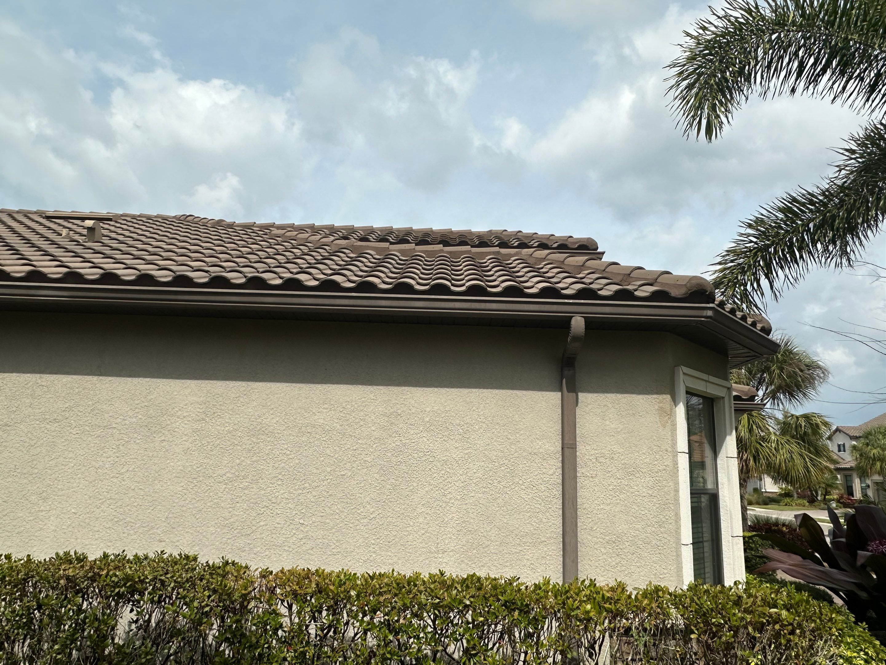 Concrete Tile Roof, Paver Pool Deck, Screen Enclosure & Driveway Cleaning in Artisan Lakes Esplanade, Palmetto, FL | Sunshine AquaWash by Sunshine AquaWash