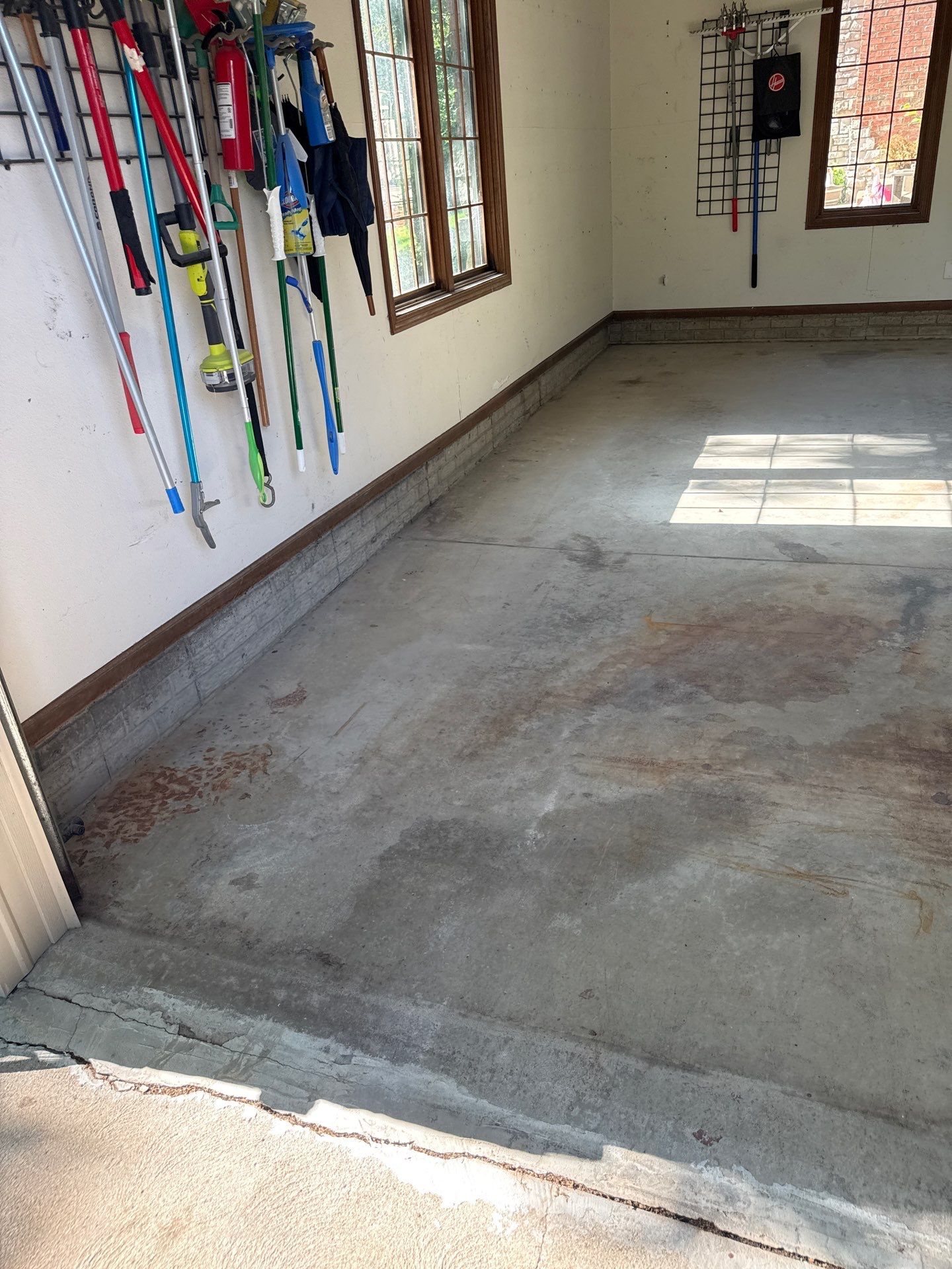 Coyote Flake Epoxy Garage Floor Coating in Earlham by Revival Concrete Coatings