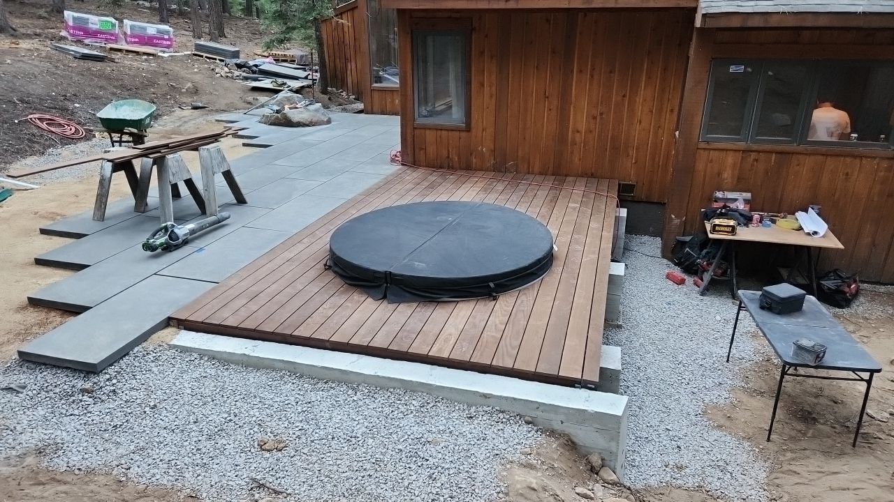 Deck/Patio by The Tahoe Tradesman
