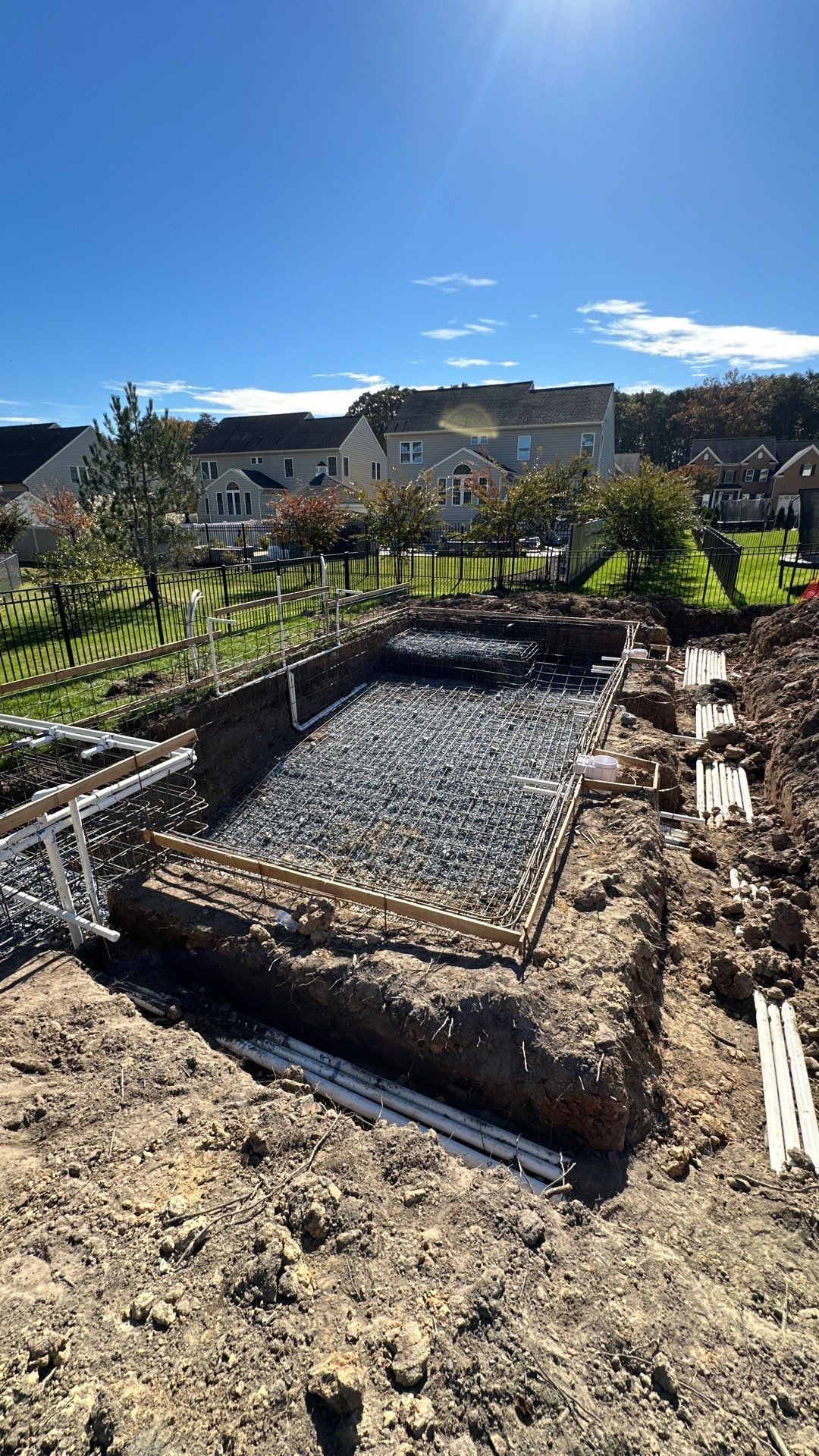 Gunite Pool w/ Spa and Water Features by Elysium Pools