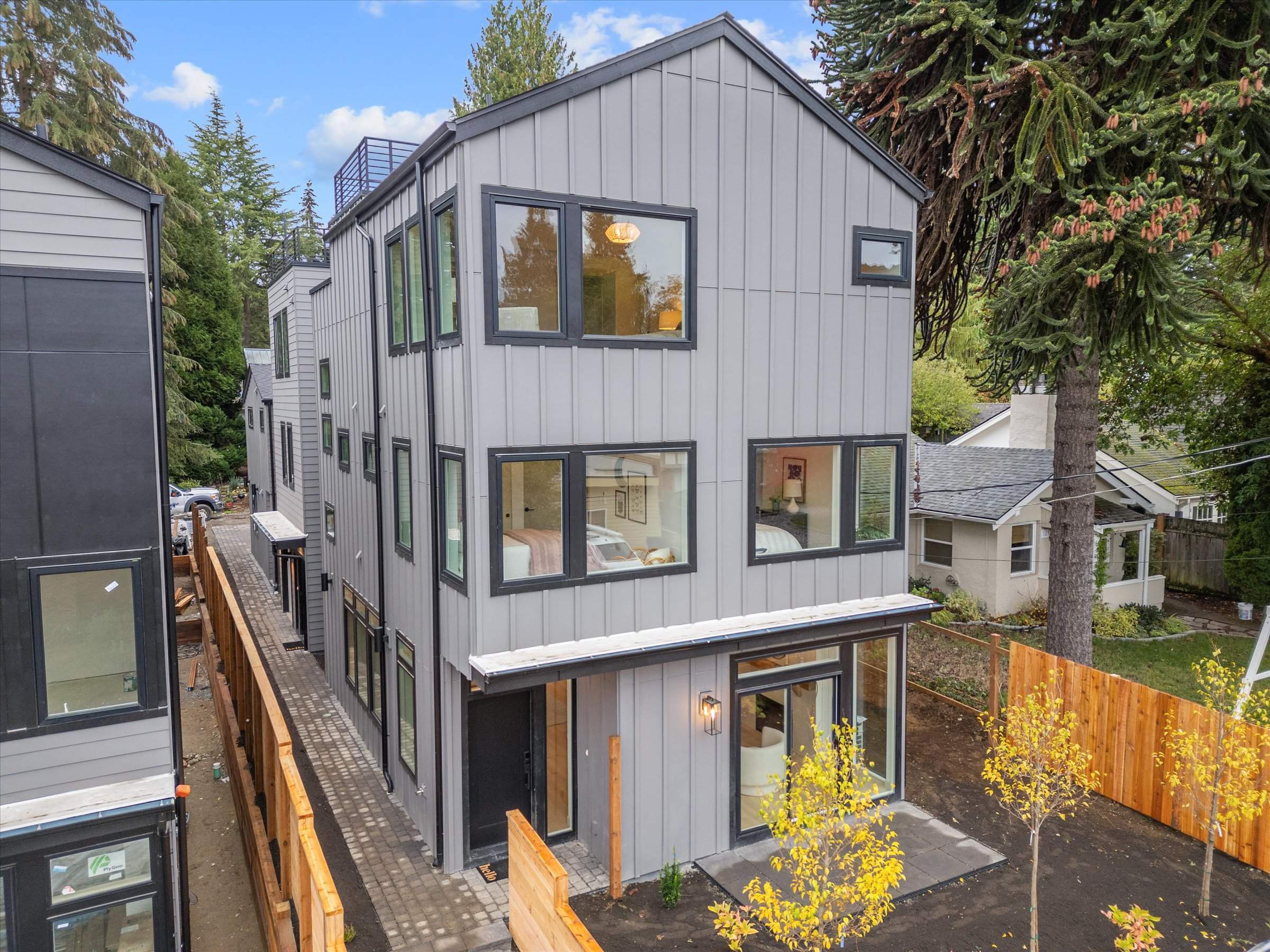 Maple Leaf 6-unit new construction by LinMak Construction