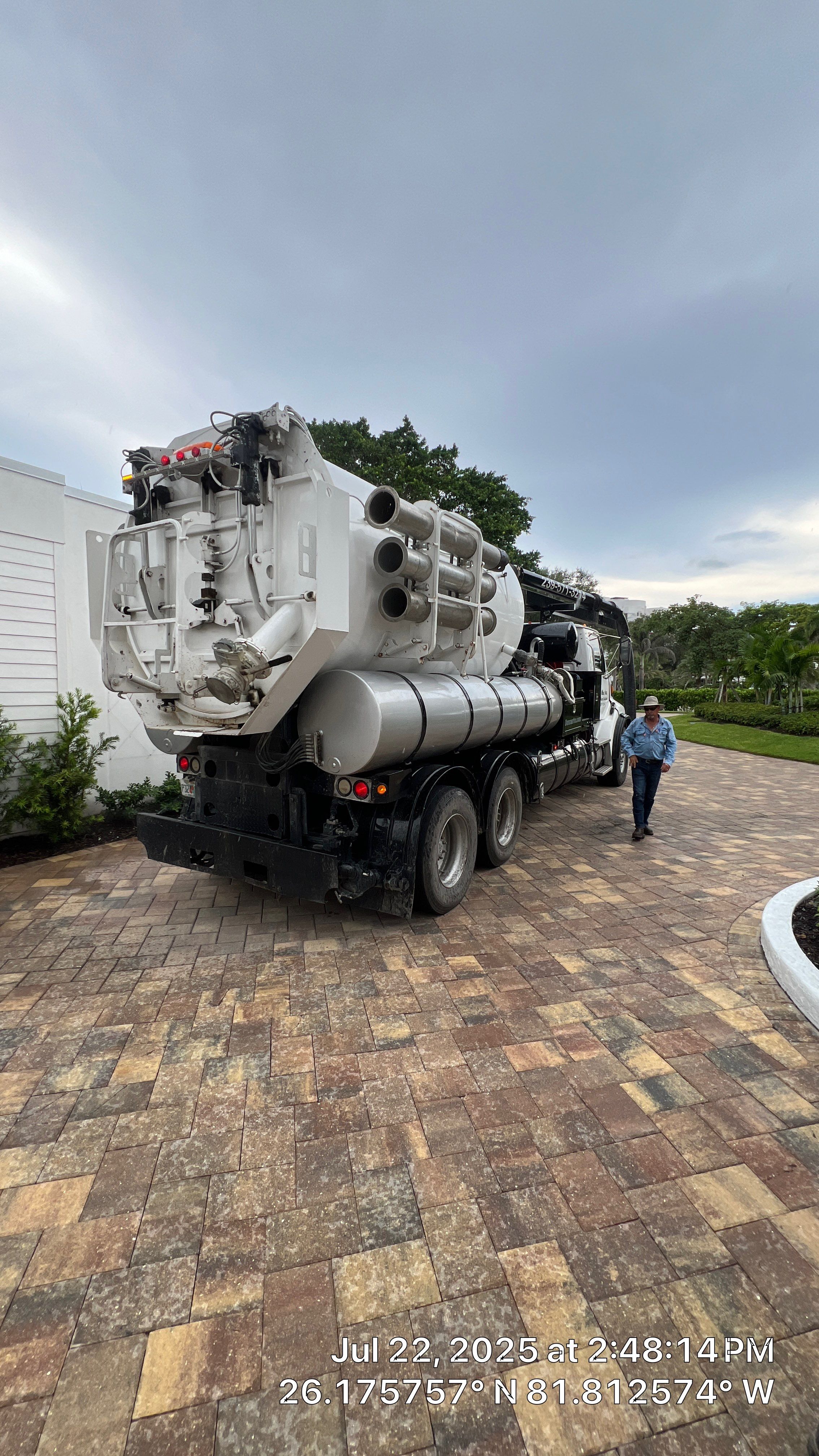 Naples Condo Complex Stormwater System Maintenance and Hurricane Cleanup by APS Power & Water