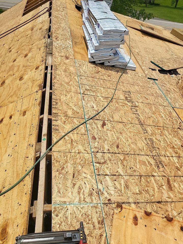 ATLAS PINNACLE COLOR: PRISTINE BLACK by Eagle Eye Roofing