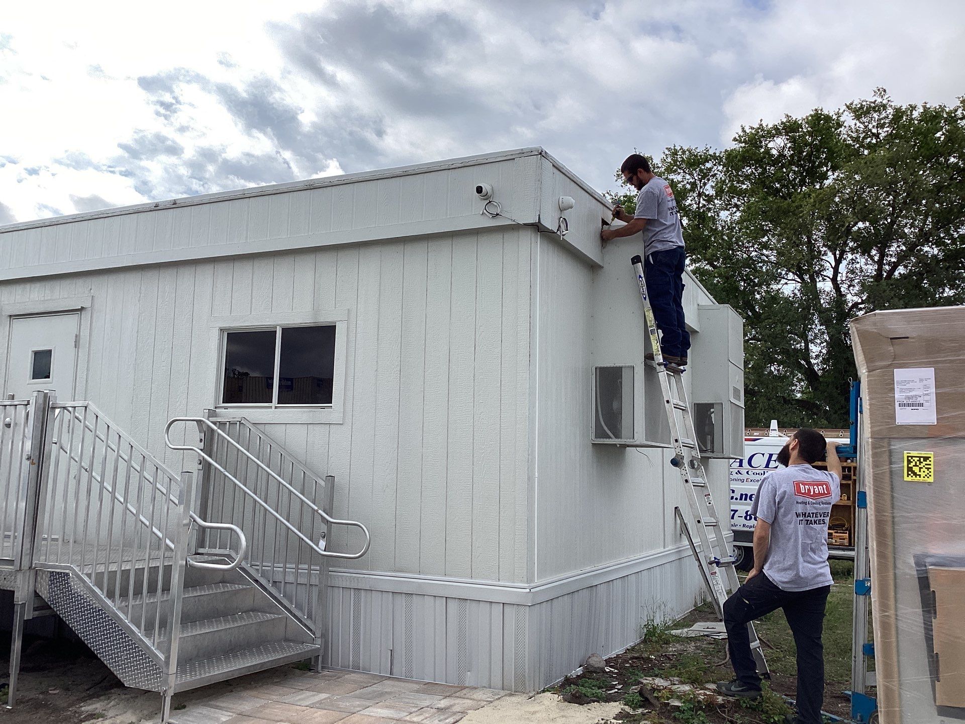 Commercial Gutters using Seamless Aluminum Gutters in Palmetto FL by Gutter Professors