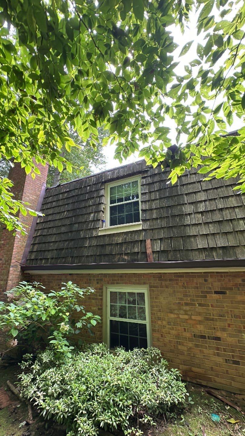 Fairfax Station: CertainTeed Landmark Pro Designer Shingles in Max Def Resawn Shake by RM Banning, Inc.
